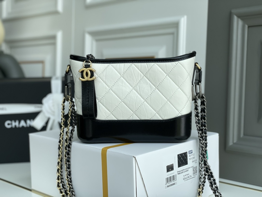 Ch*el gabrielle hobo bag 20cm