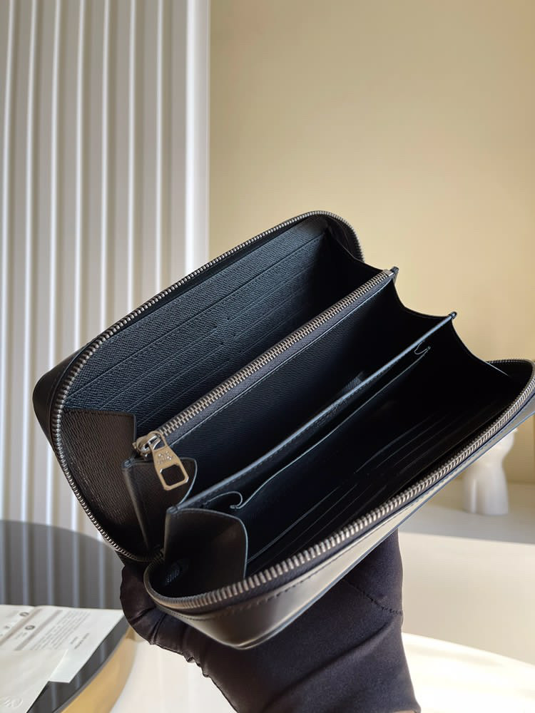 LV wallet 2024060501