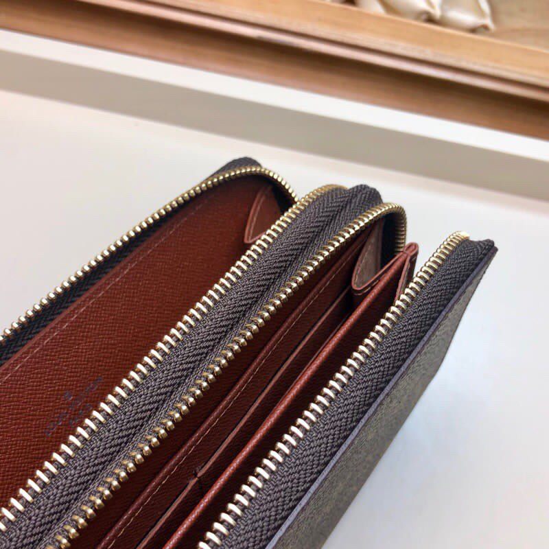 LV wallet 2024060502