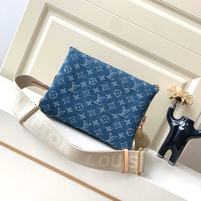 LV Denim Coussin PM M24564 26CM