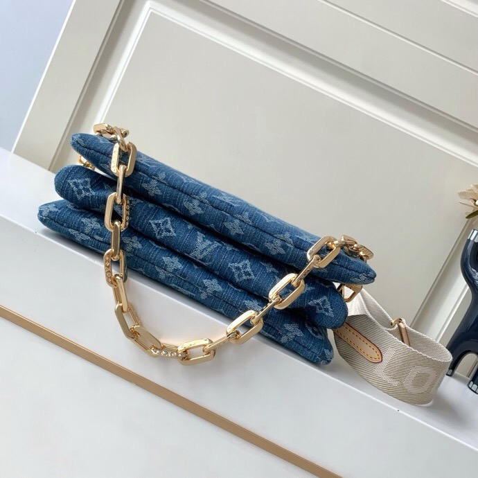 LV Denim Coussin PM M24564 26CM