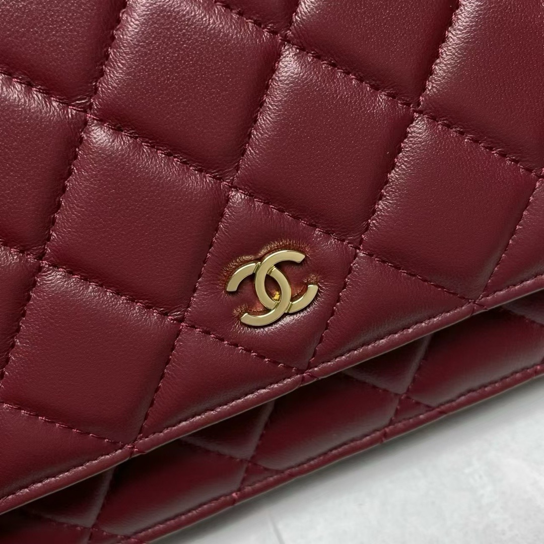 Ch*el wallet on chain 19*12*3cm