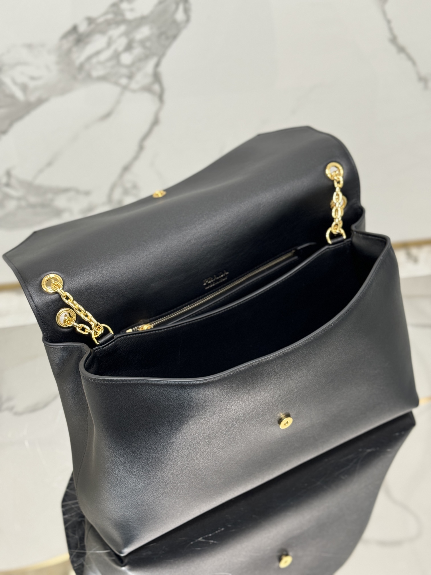Pra*a shoulder bag 39*14*12cm 2026061301