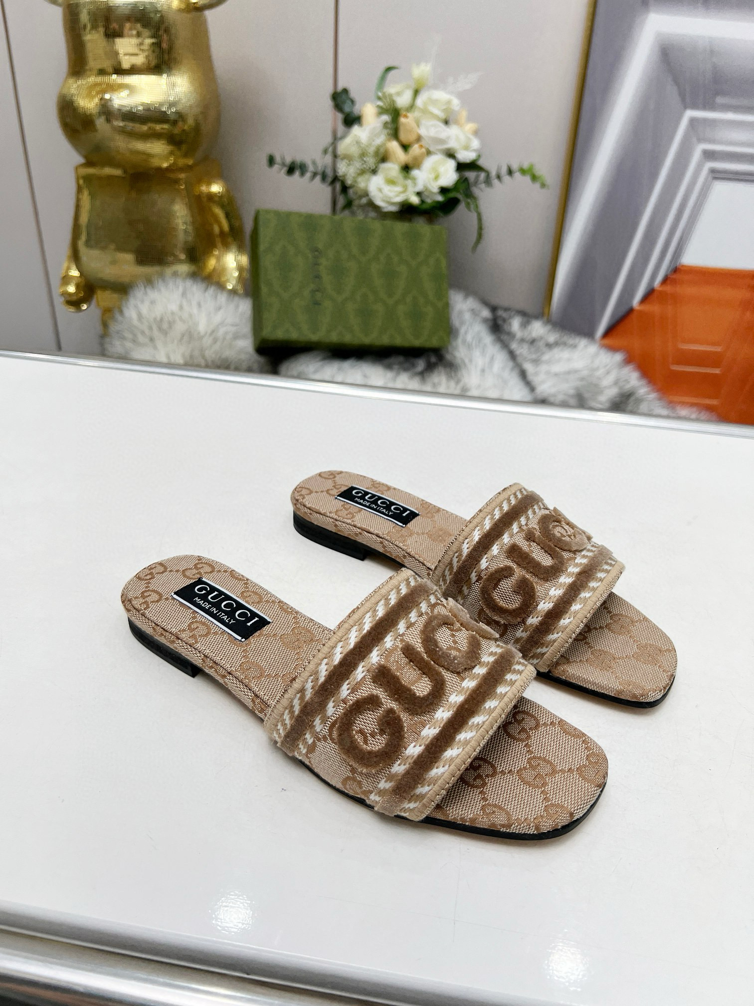 G*u*i women slide 22024061402