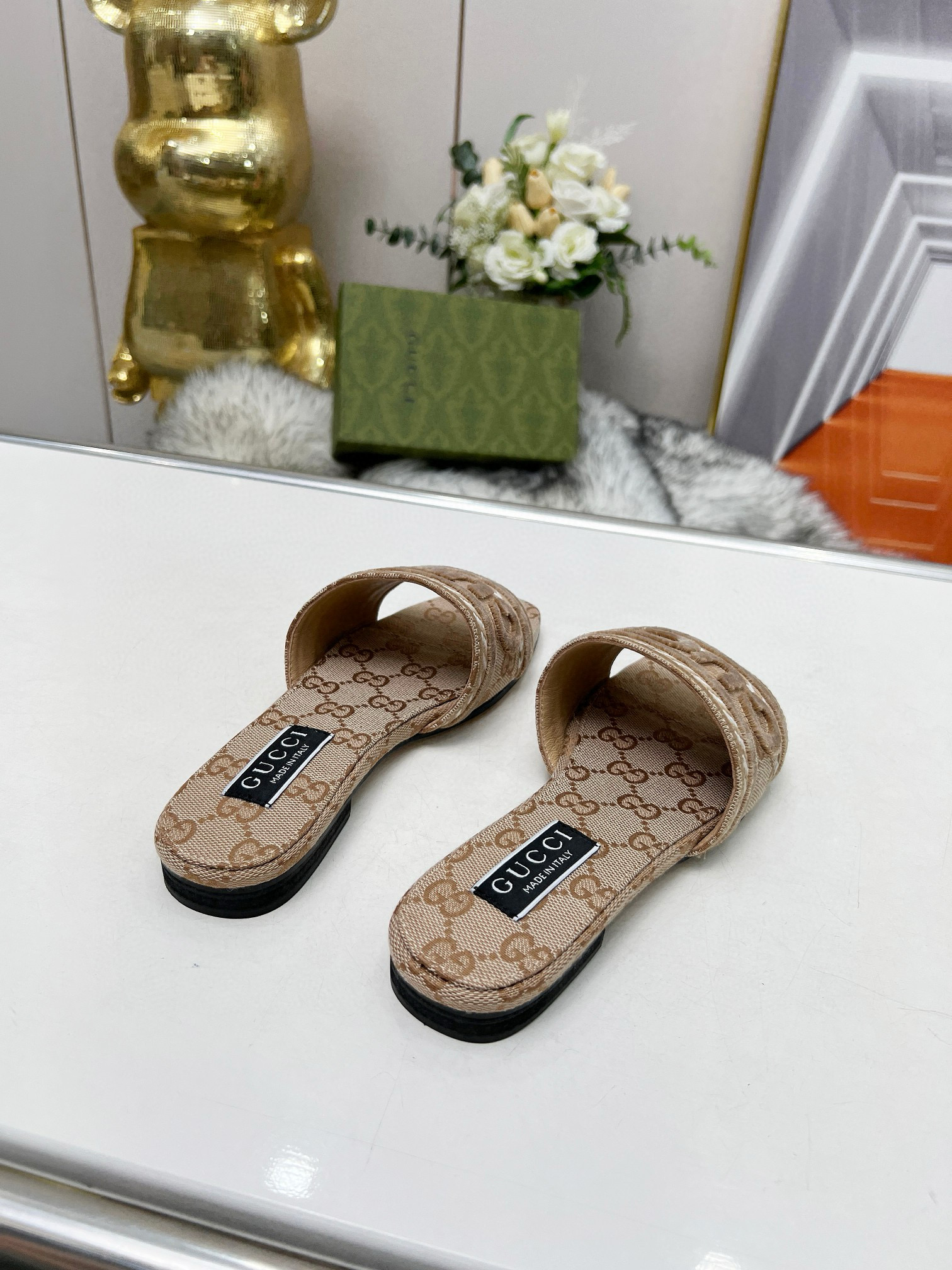 G*u*i women slide 22024061402