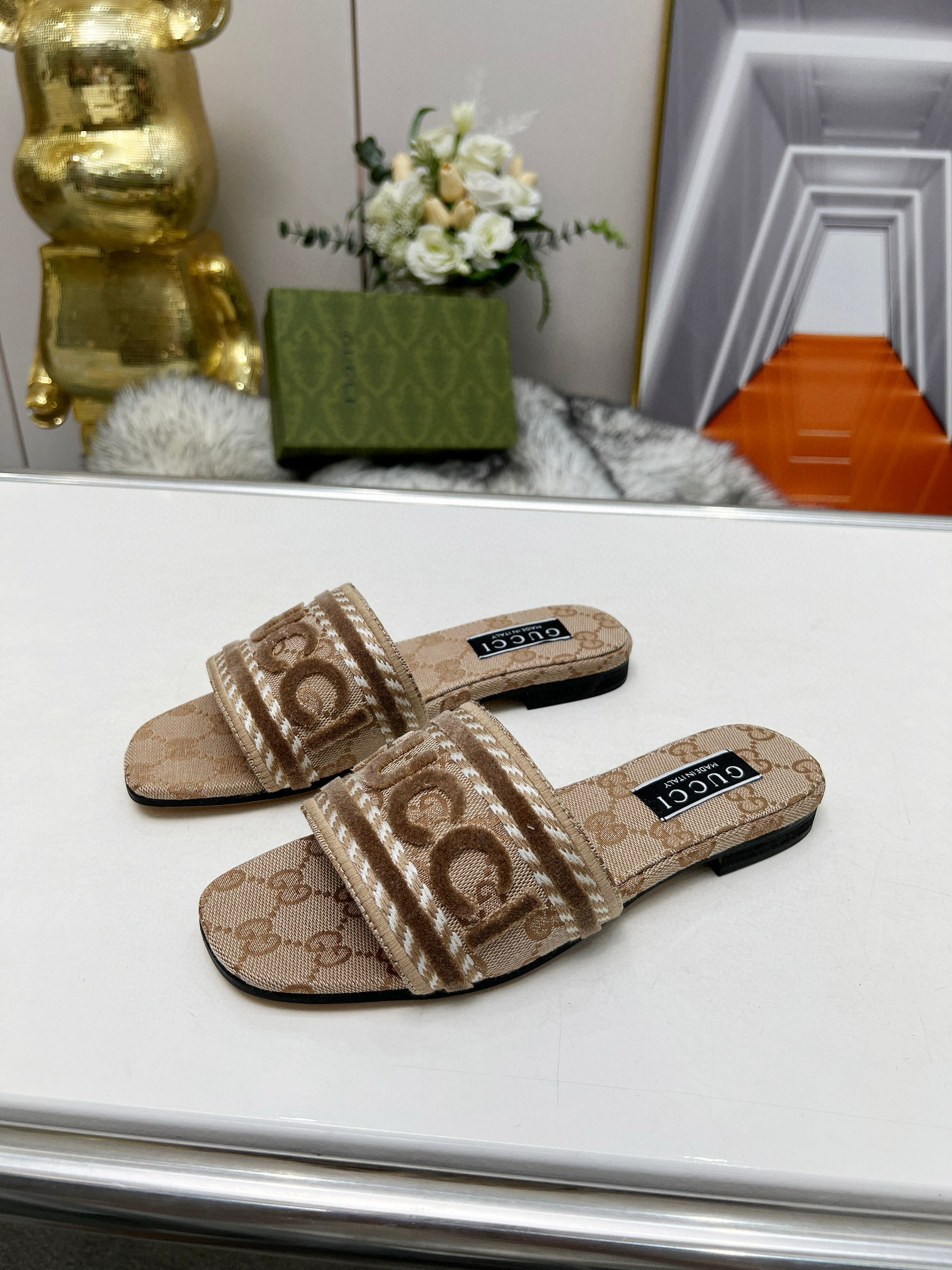G*u*i women slide 22024061402