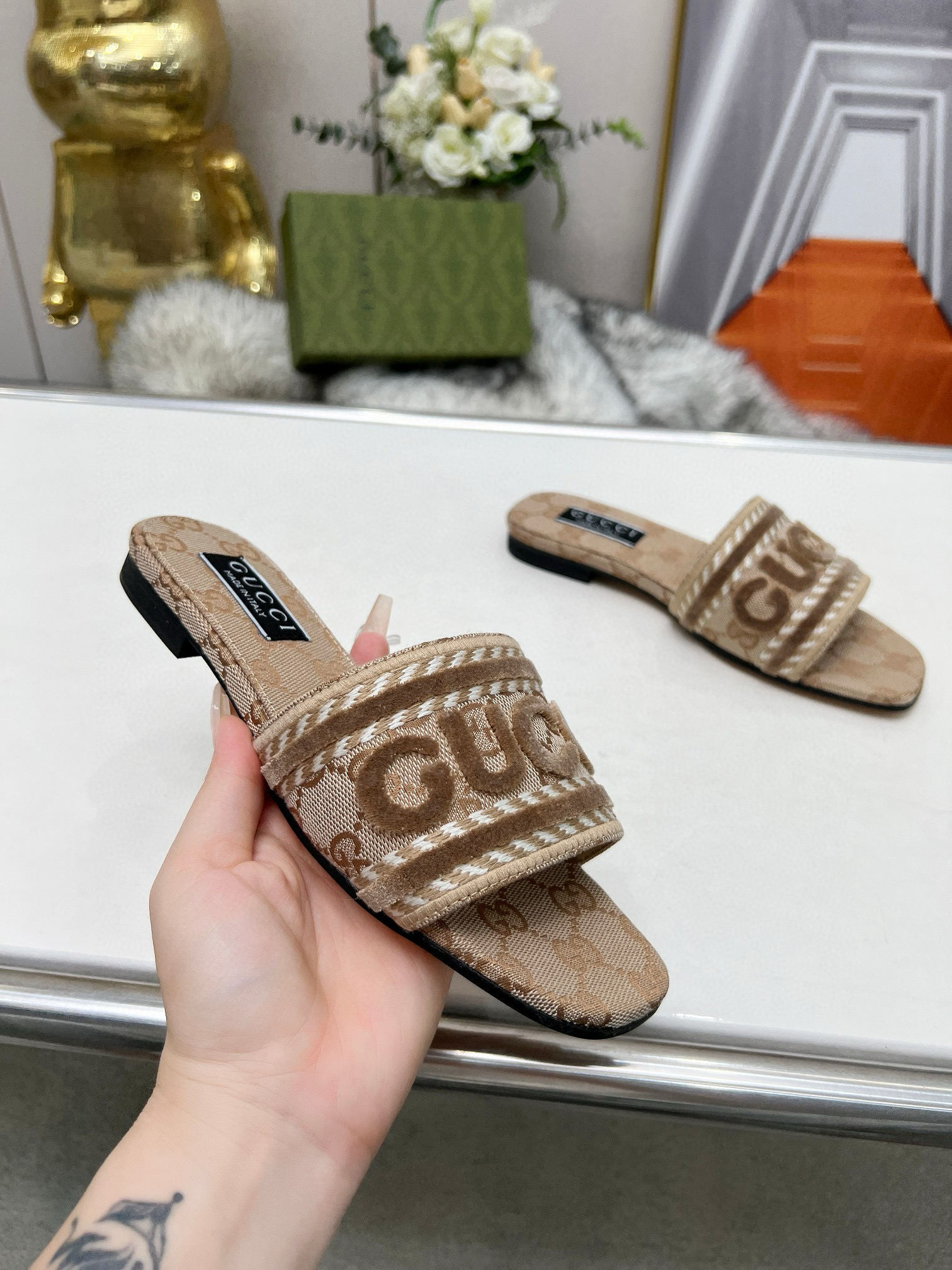 G*u*i women slide 22024061402