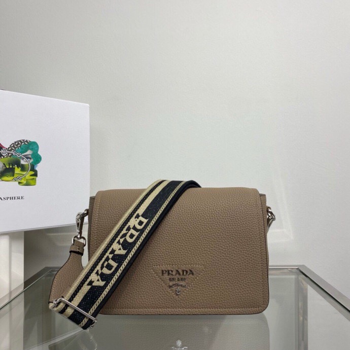 Pra*a bag 23*15.5*9cm