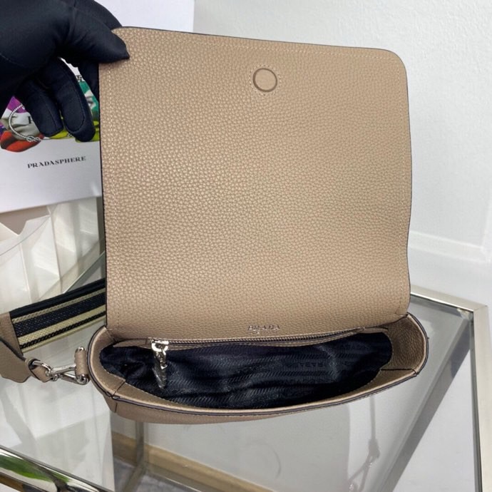 Pra*a bag 23*15.5*9cm