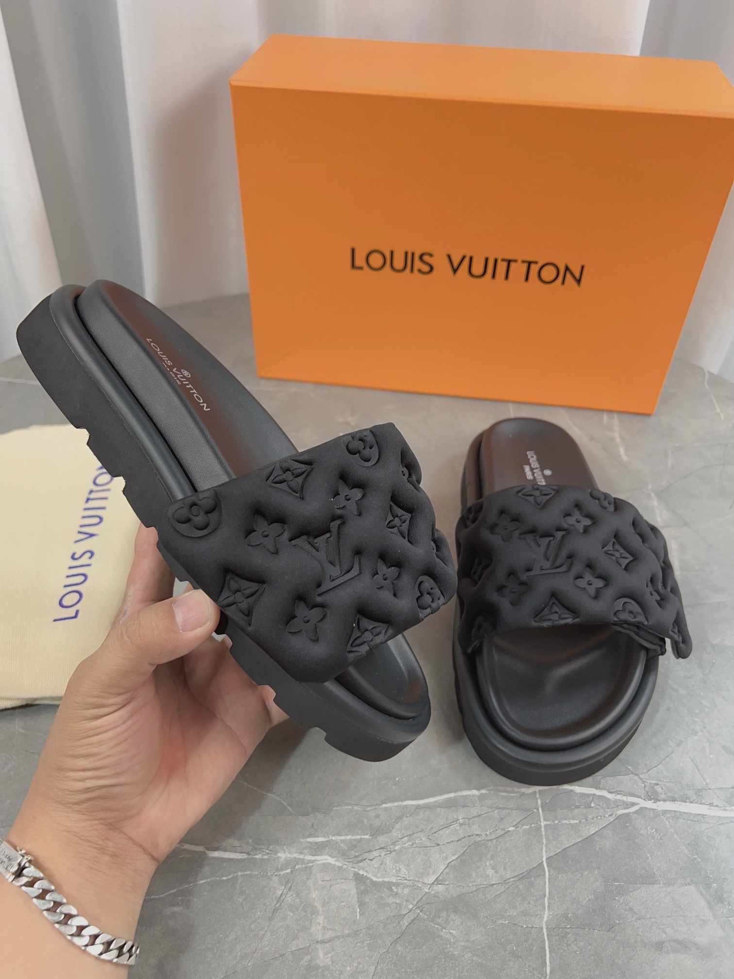 LV LV slipper 2024062101