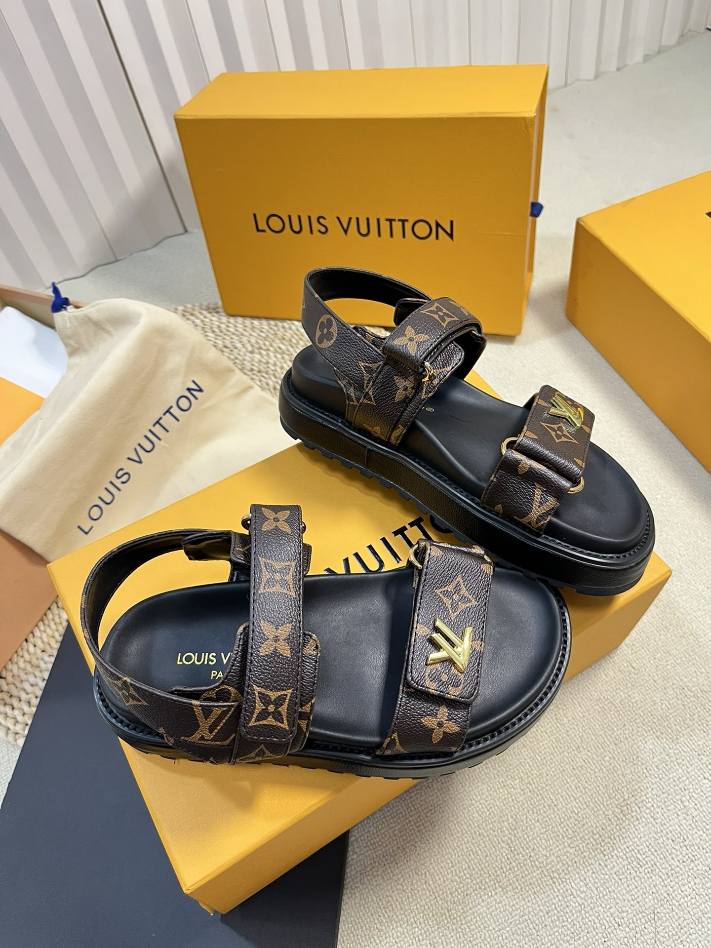 LV sandals 2024062201
