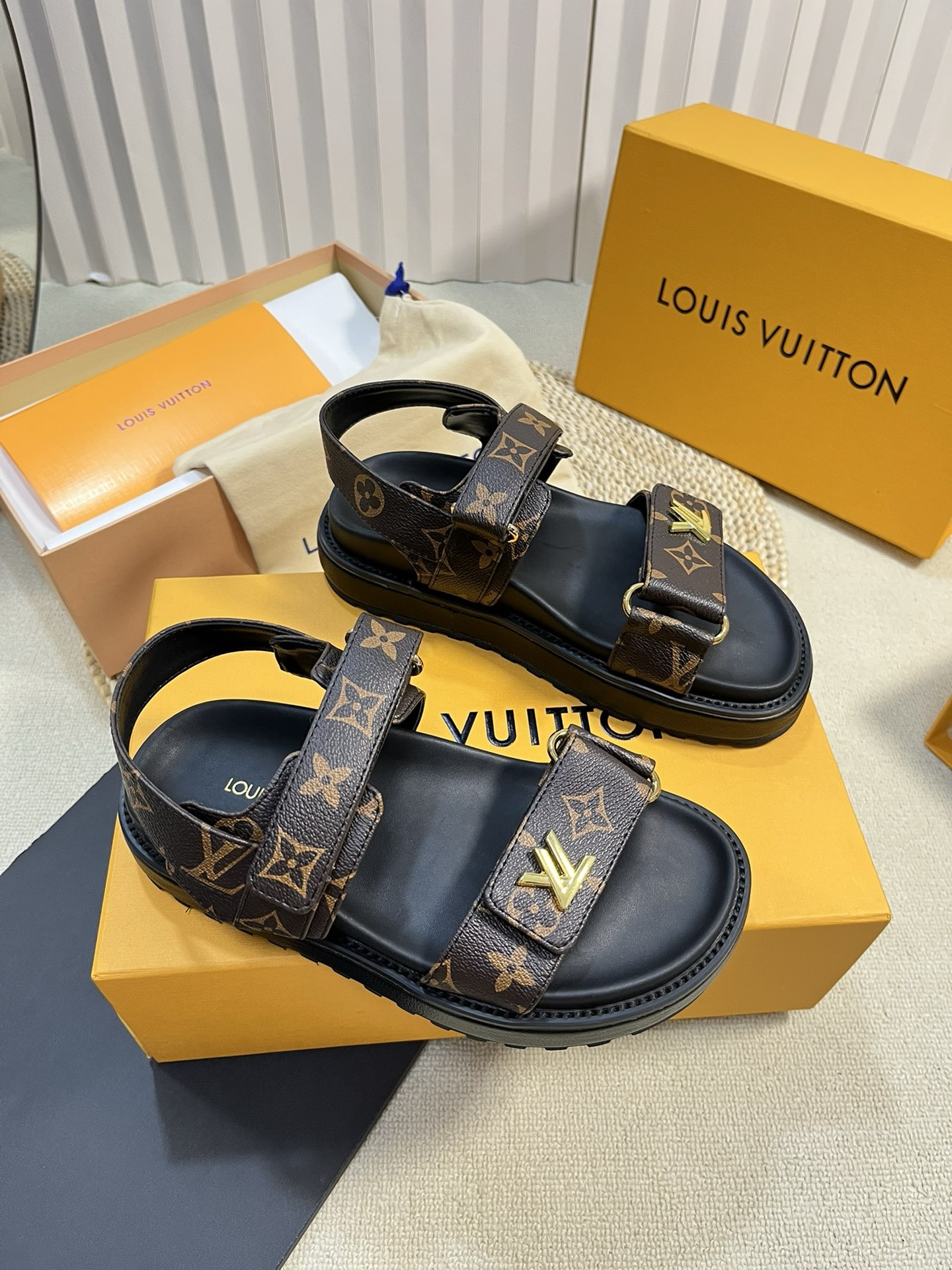 LV sandals 2024062201