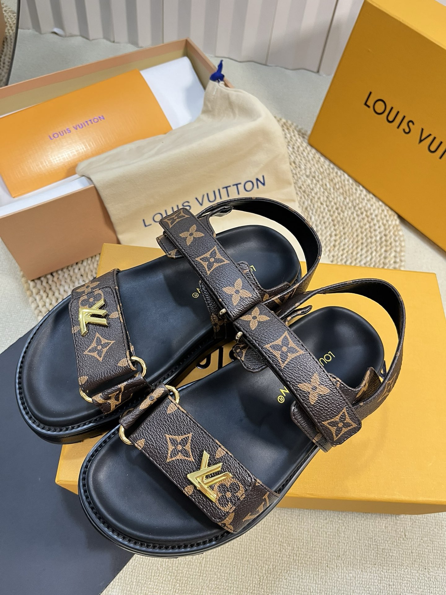 LV sandals 2024062201