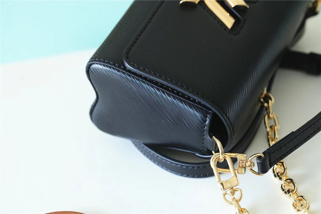 LV new twist west pouch M83593 19*10.5*6.5CM