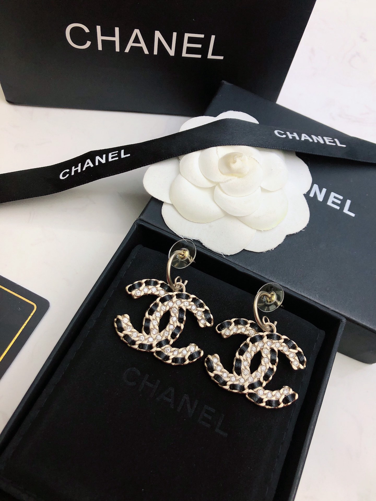 Ch*el earring 2024062701