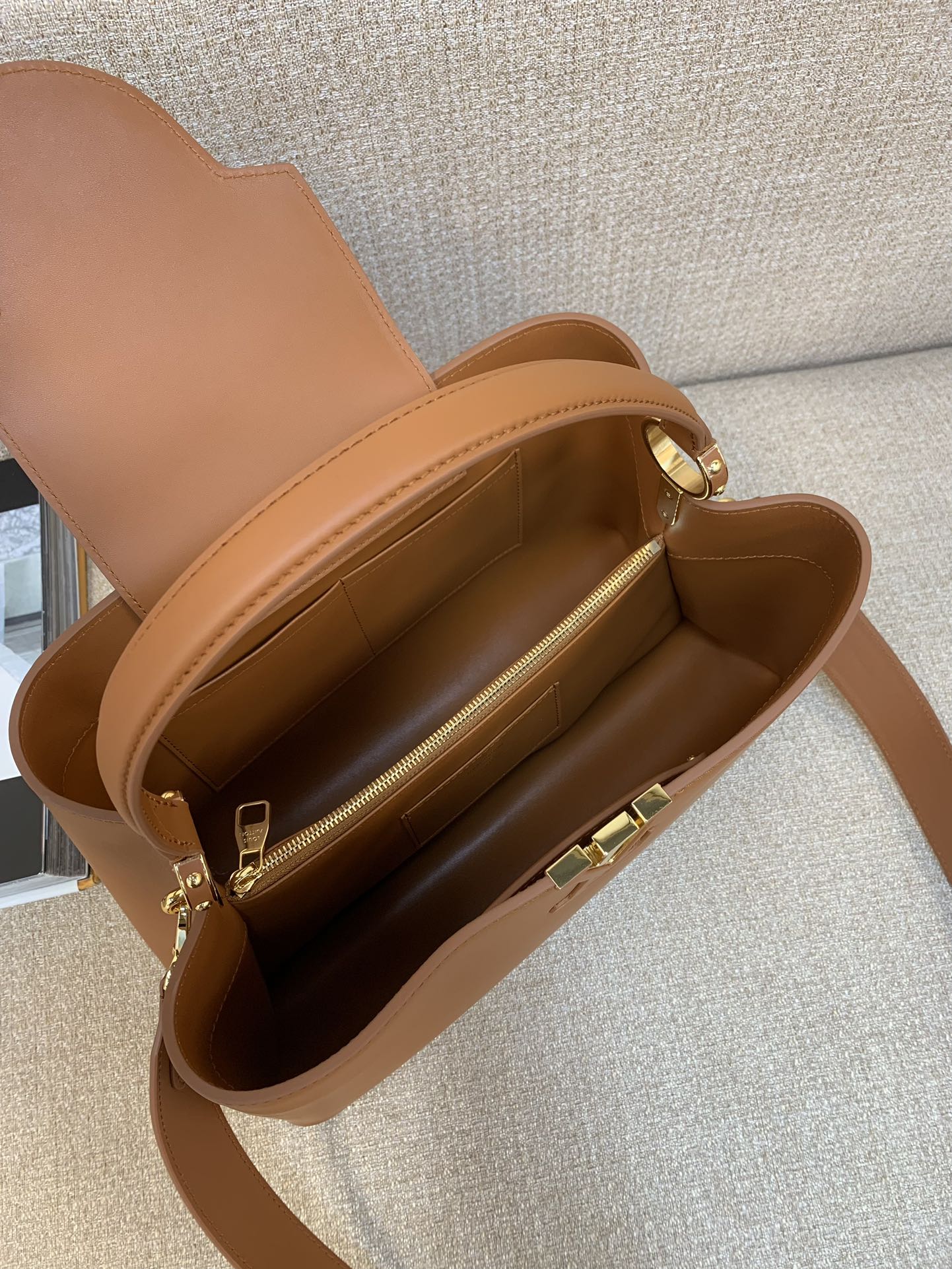 LV Capucines souple bag 38*23*16cm 2024070201