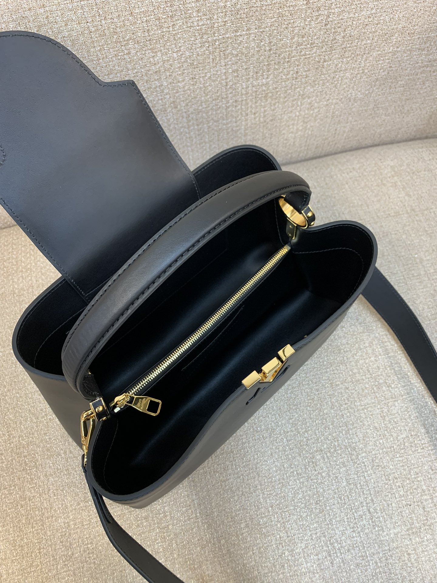 LV Capucines souple bag 38*23*16cm 2024070202