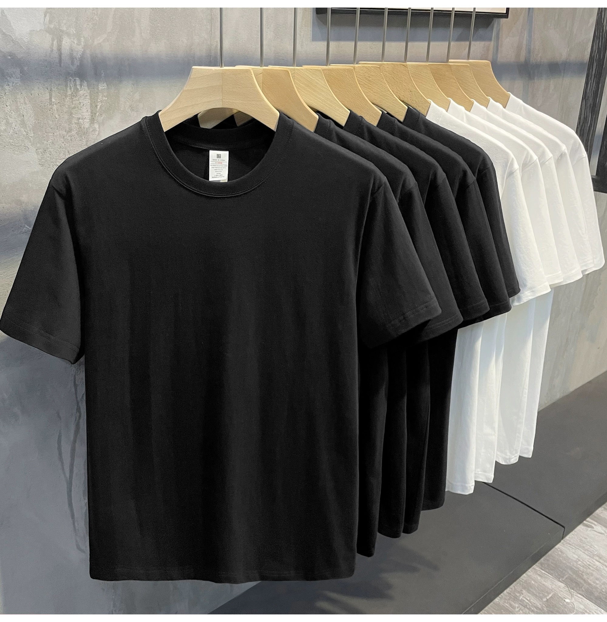 Custom designer  T-shirt （Customers can submit requirements for customization）