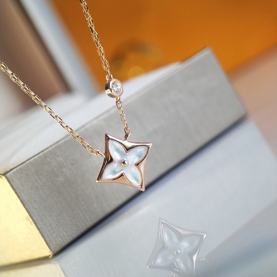 LV necklace 2024070901