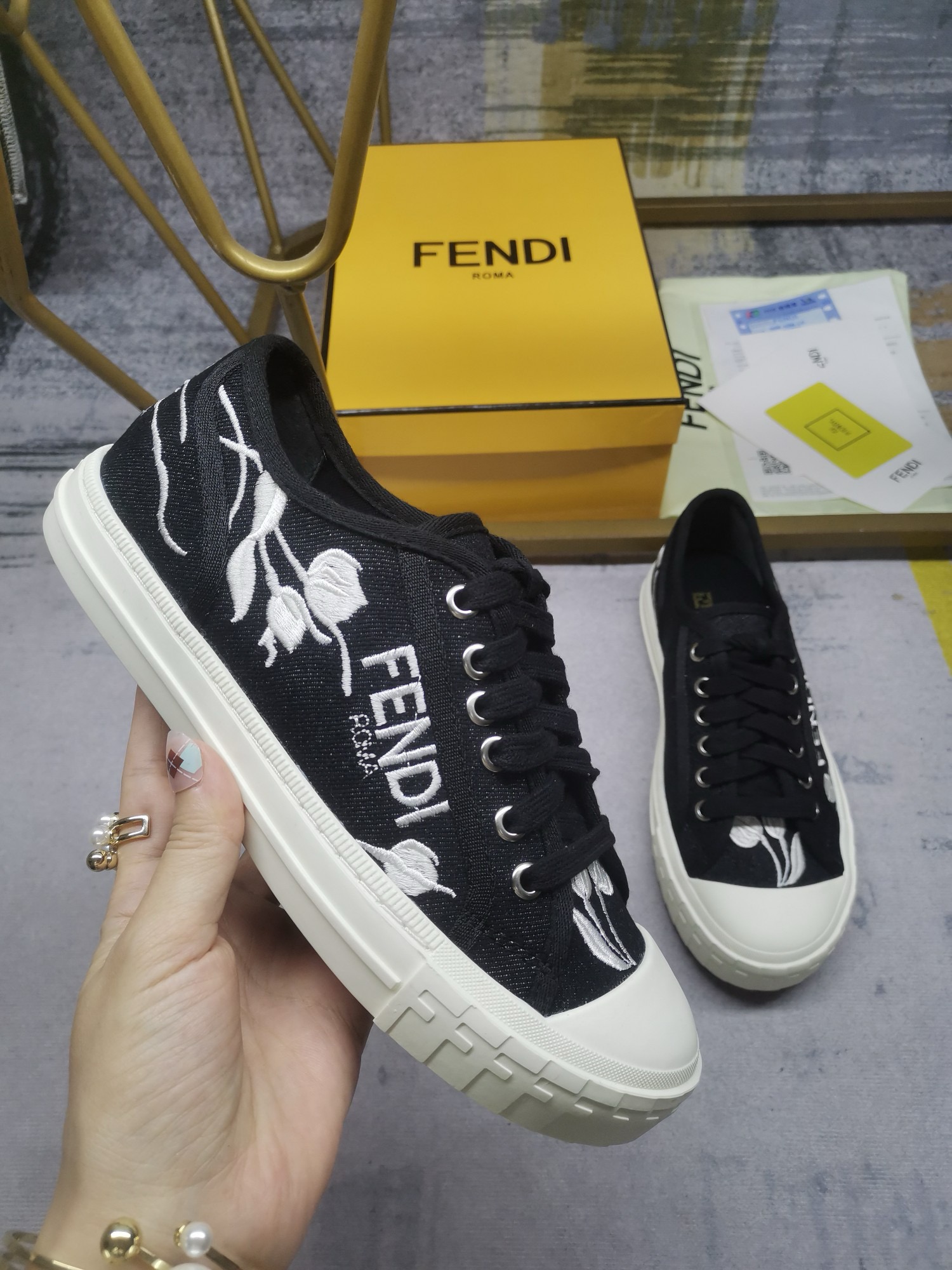F**di sneaker 2024071601