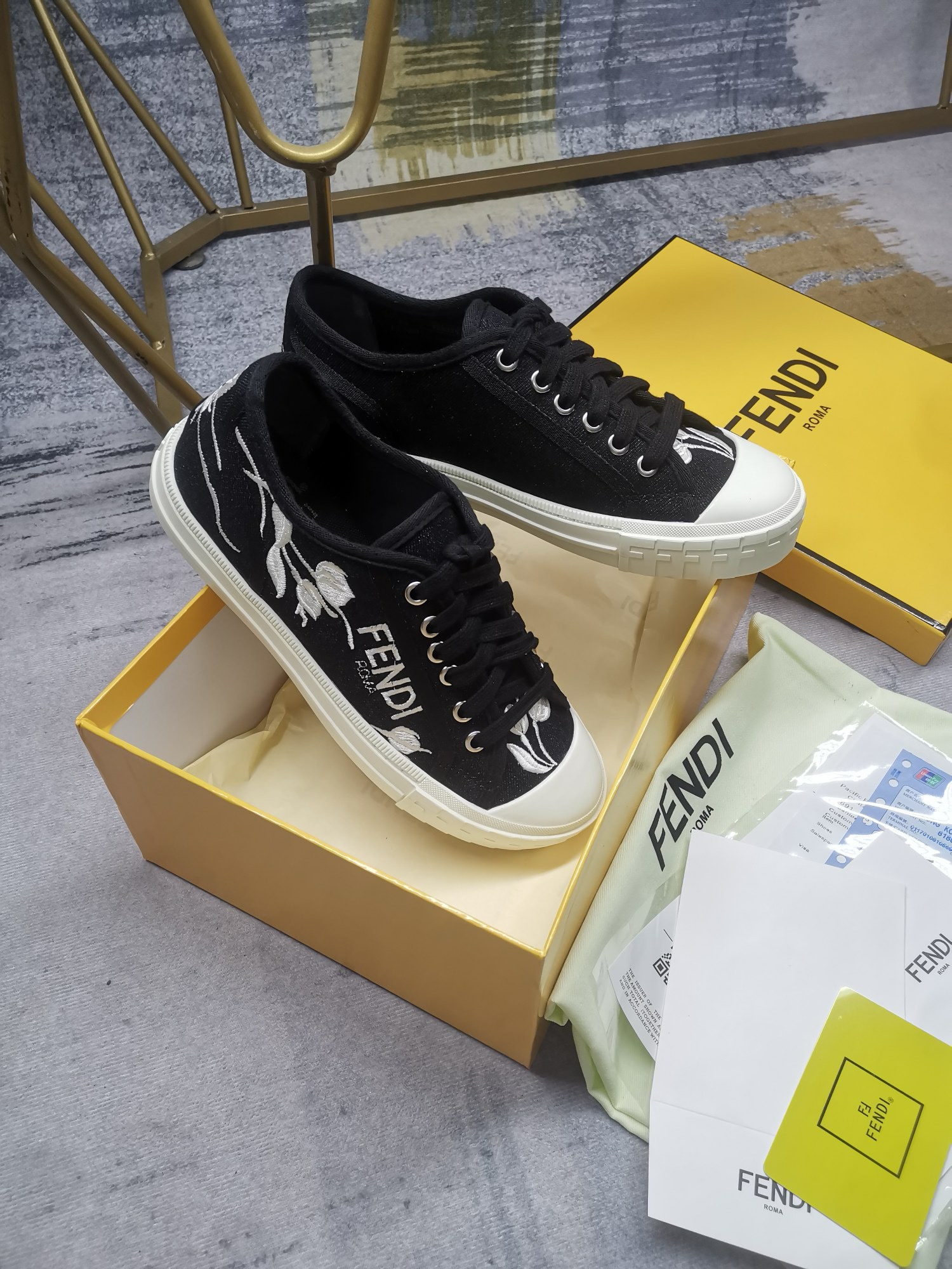 F**di sneaker 2024071601