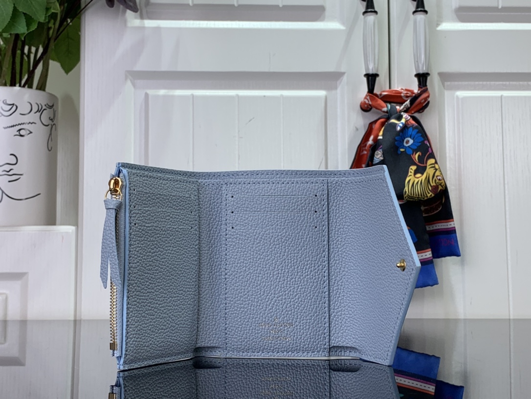 LV wallet 12 x 9.5 x 1.5 cm