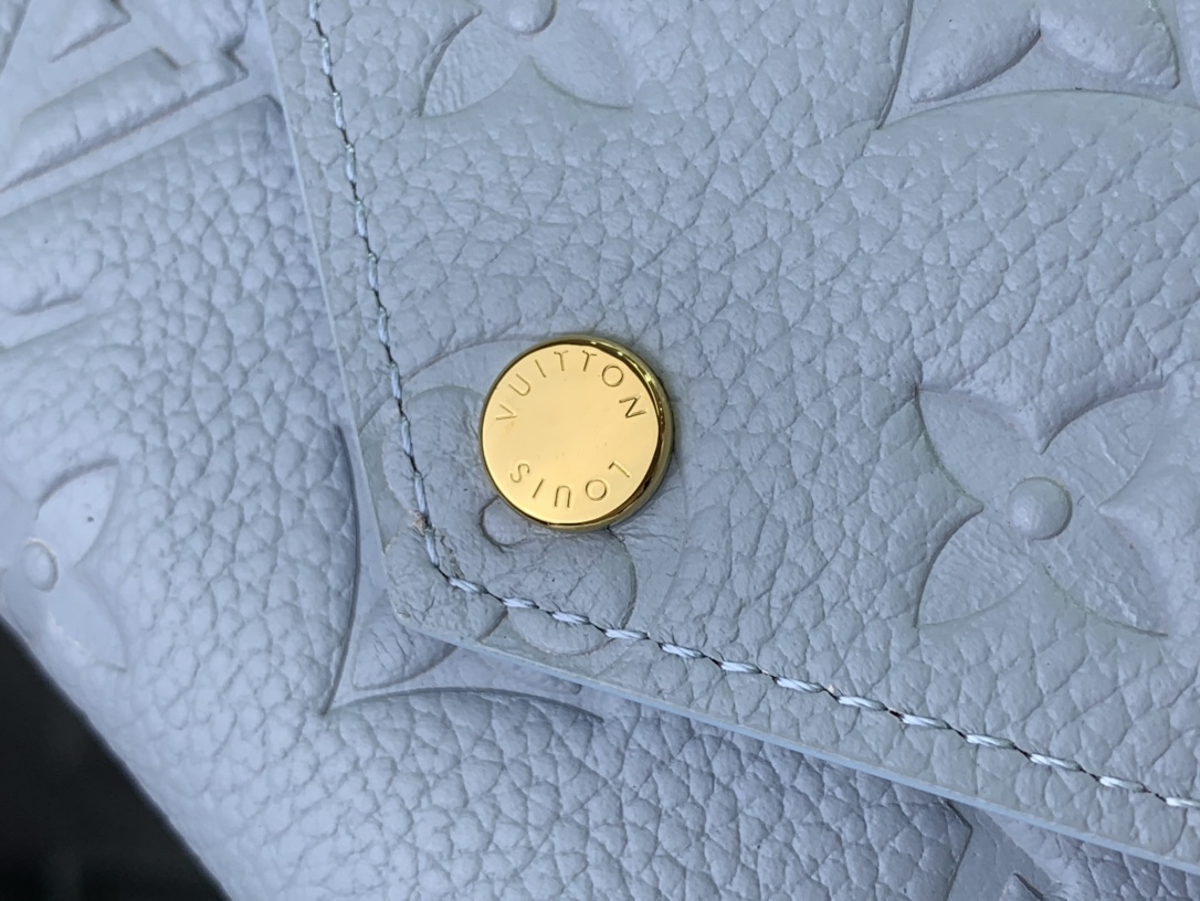 LV wallet 12 x 9.5 x 1.5 cm