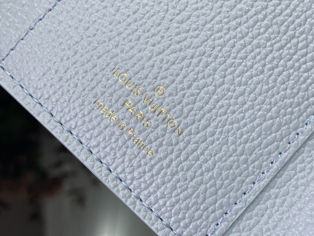LV wallet 12 x 9.5 x 1.5 cm