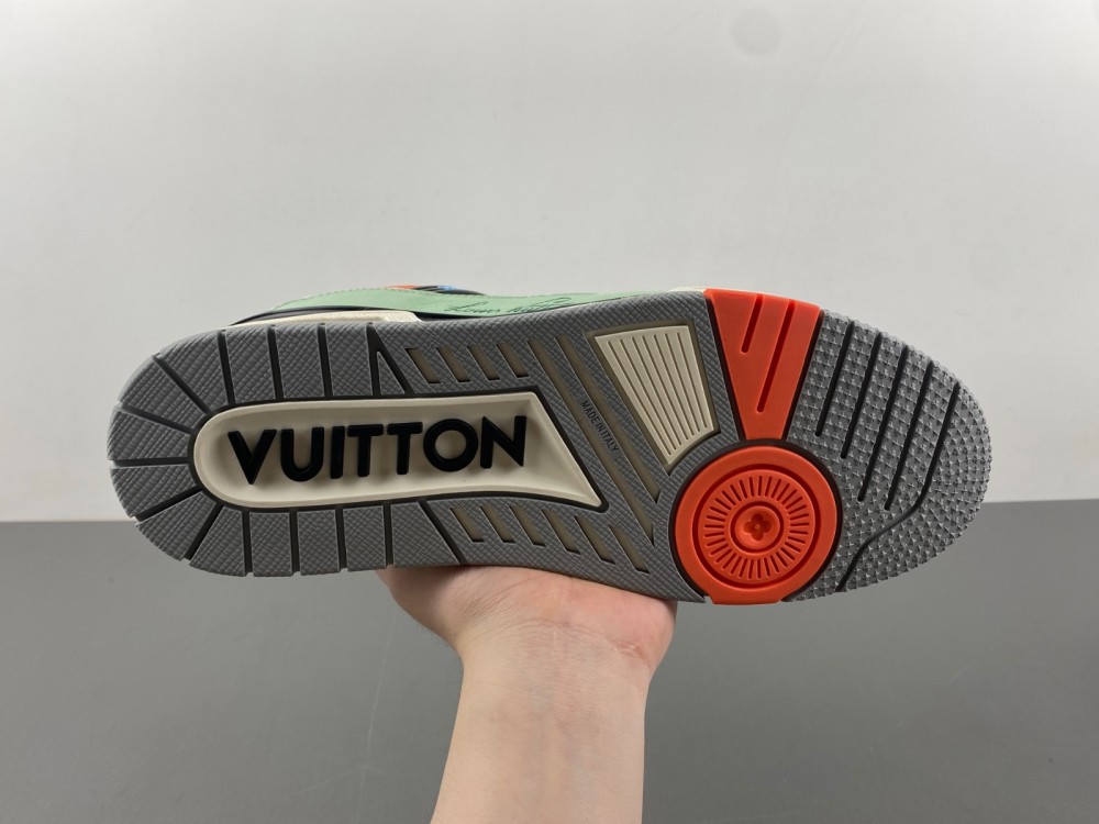LV sneaker 2024072502