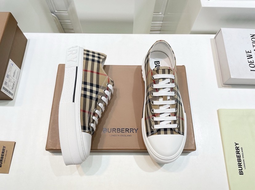 B**rry sneaker 2024072701