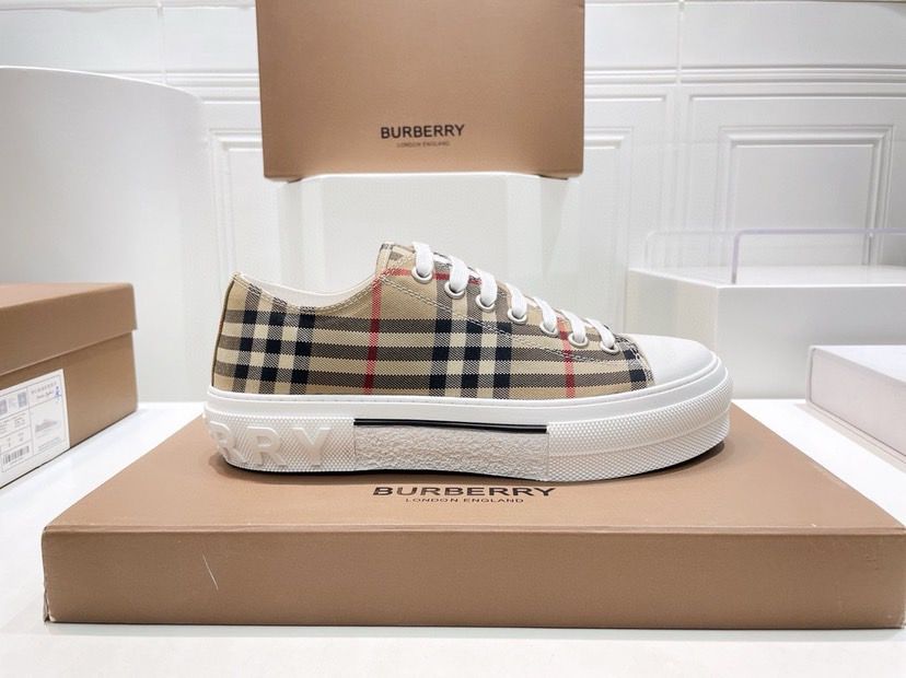 B**rry sneaker 2024072701