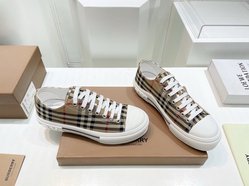 B**rry sneaker 2024072701