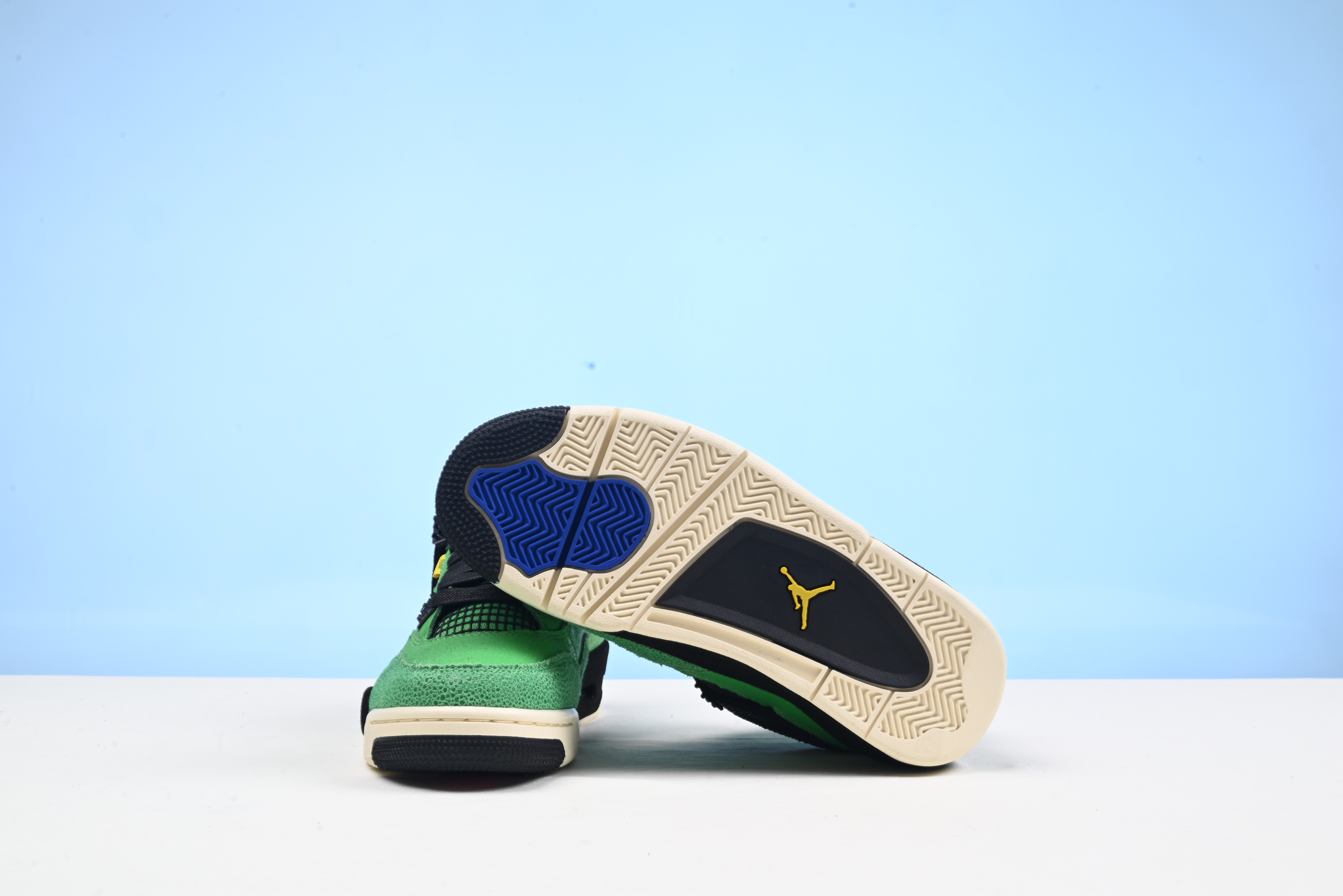 Jordan 4 Retro Manila  HO19 MNJDLS 416 LN3 (with special box)