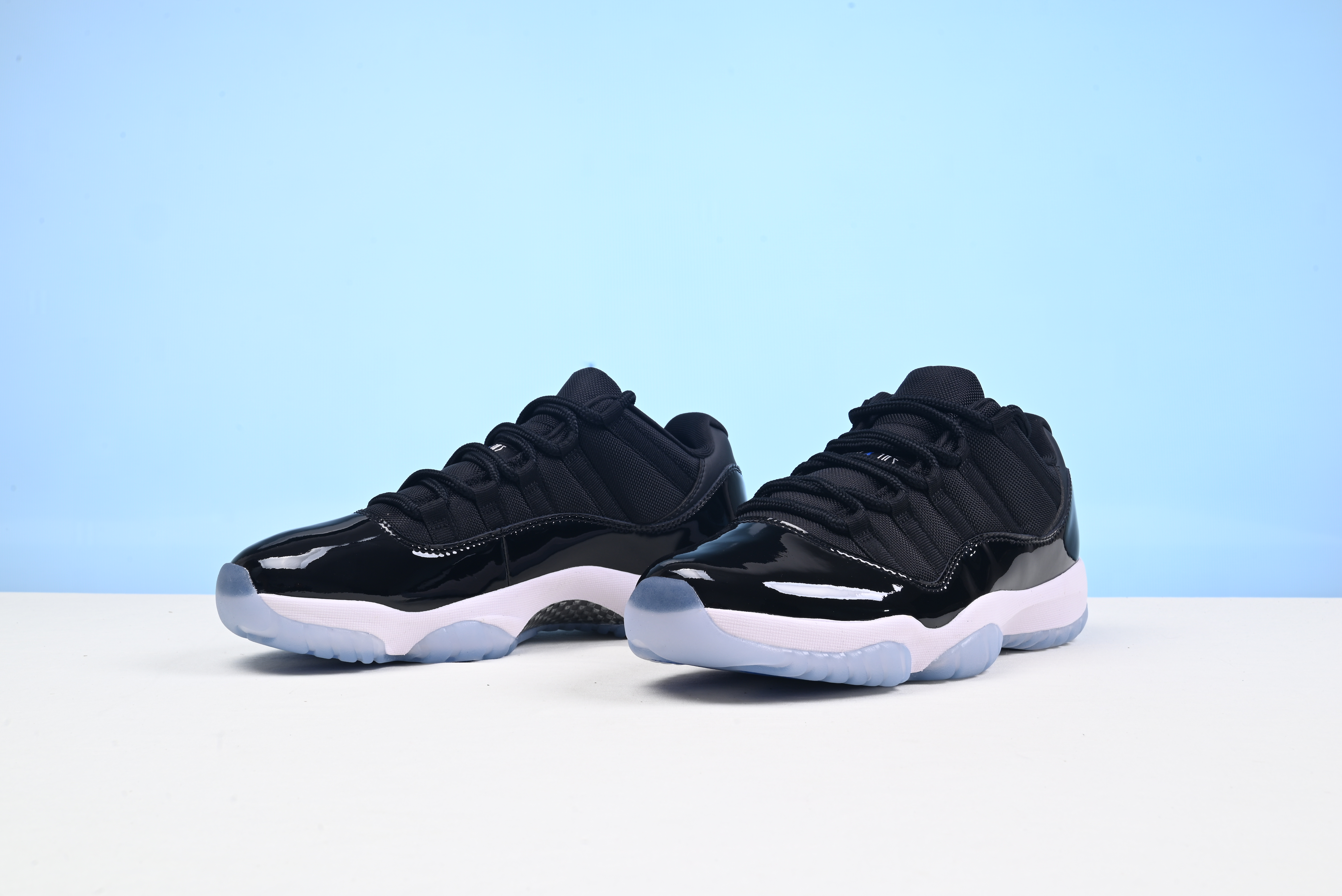 Air Jordan 11 low Space Jam  FV5104-004