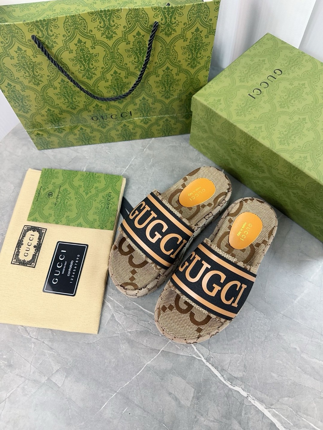 G*u*i slipper 2024073001