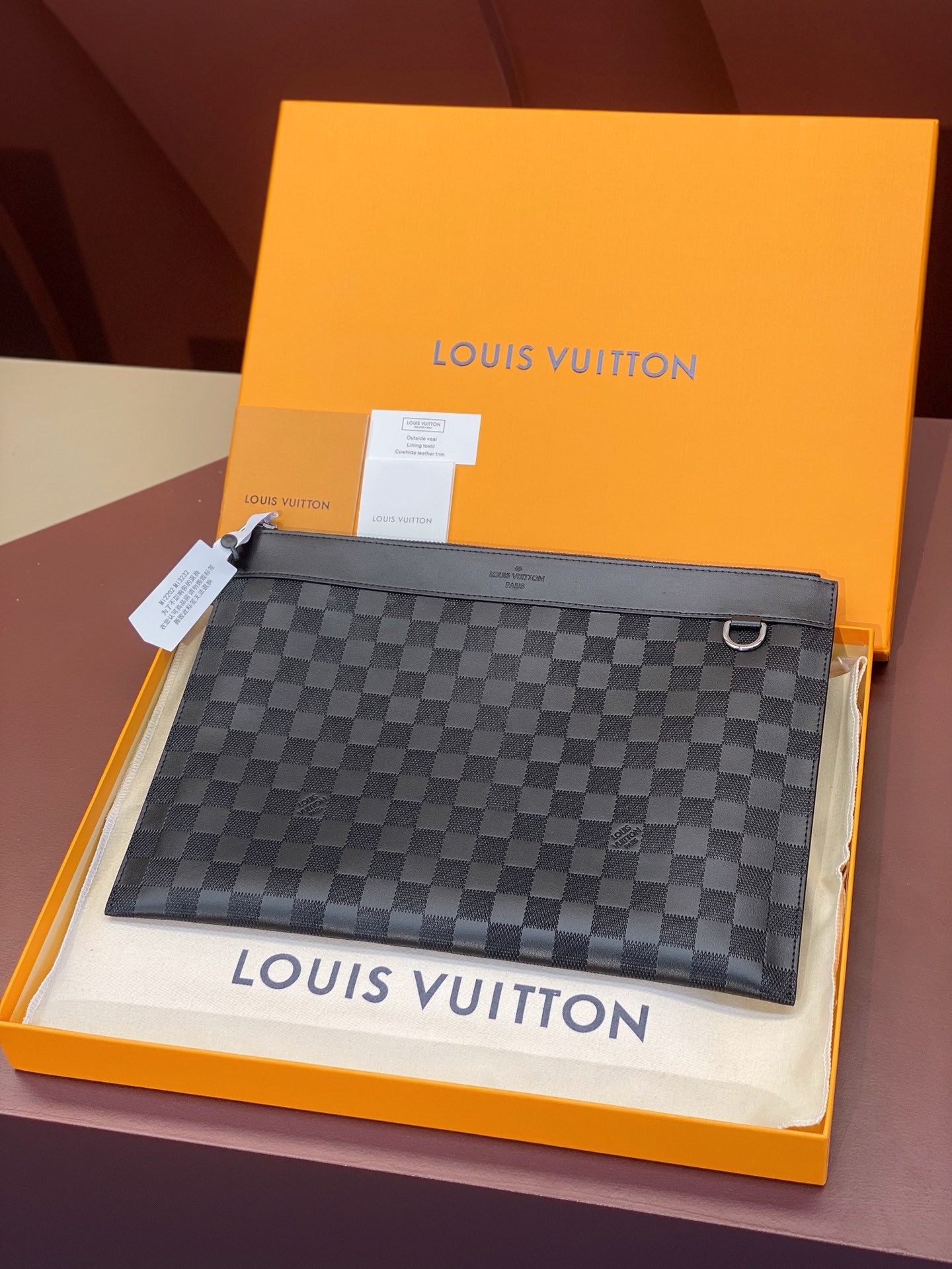 lv l**is V*t*n discovery pochette 34*25*1.5cm