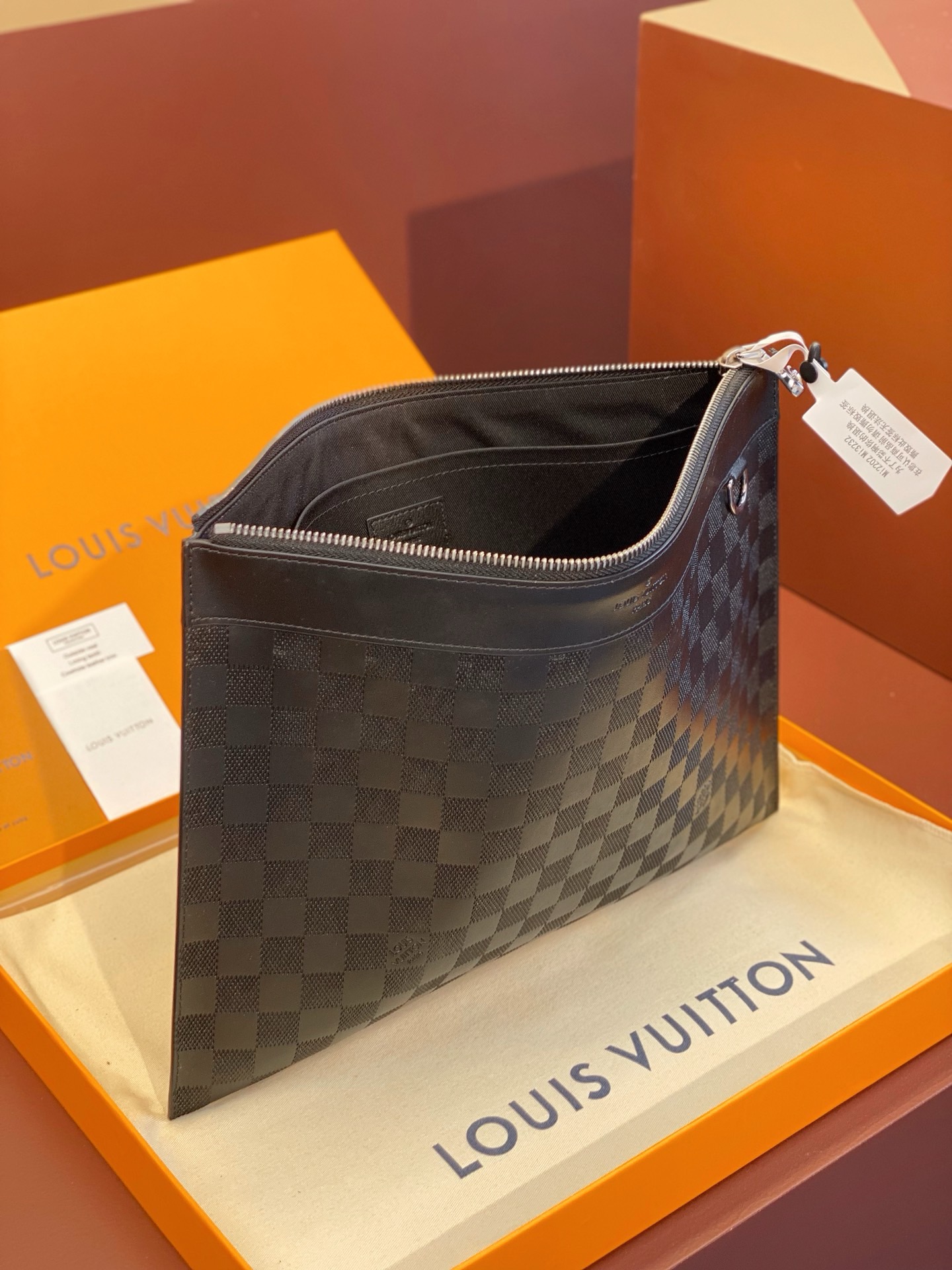 lv l**is V*t*n discovery pochette 34*25*1.5cm