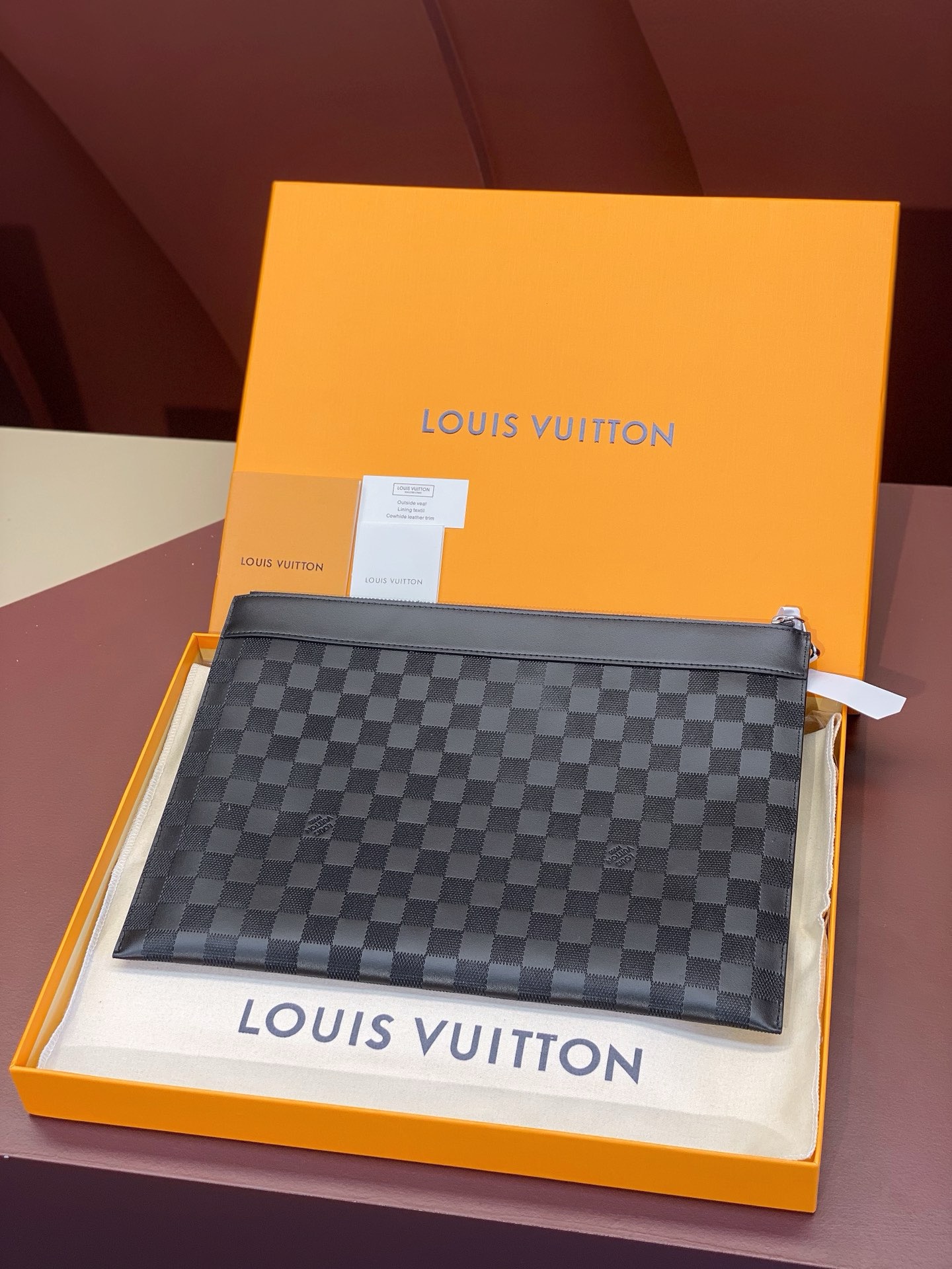 lv l**is V*t*n discovery pochette 34*25*1.5cm