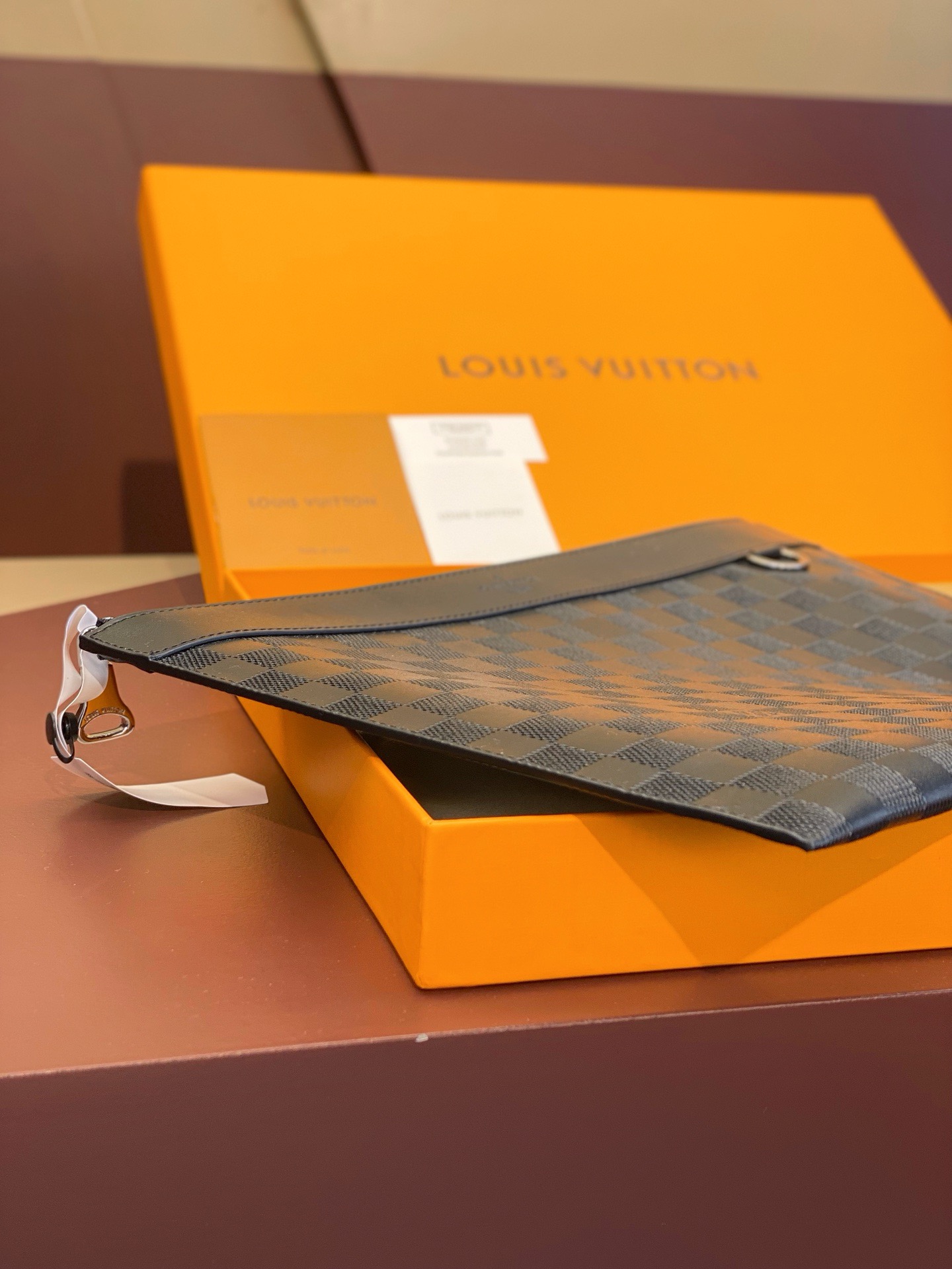 lv l**is V*t*n discovery pochette 34*25*1.5cm