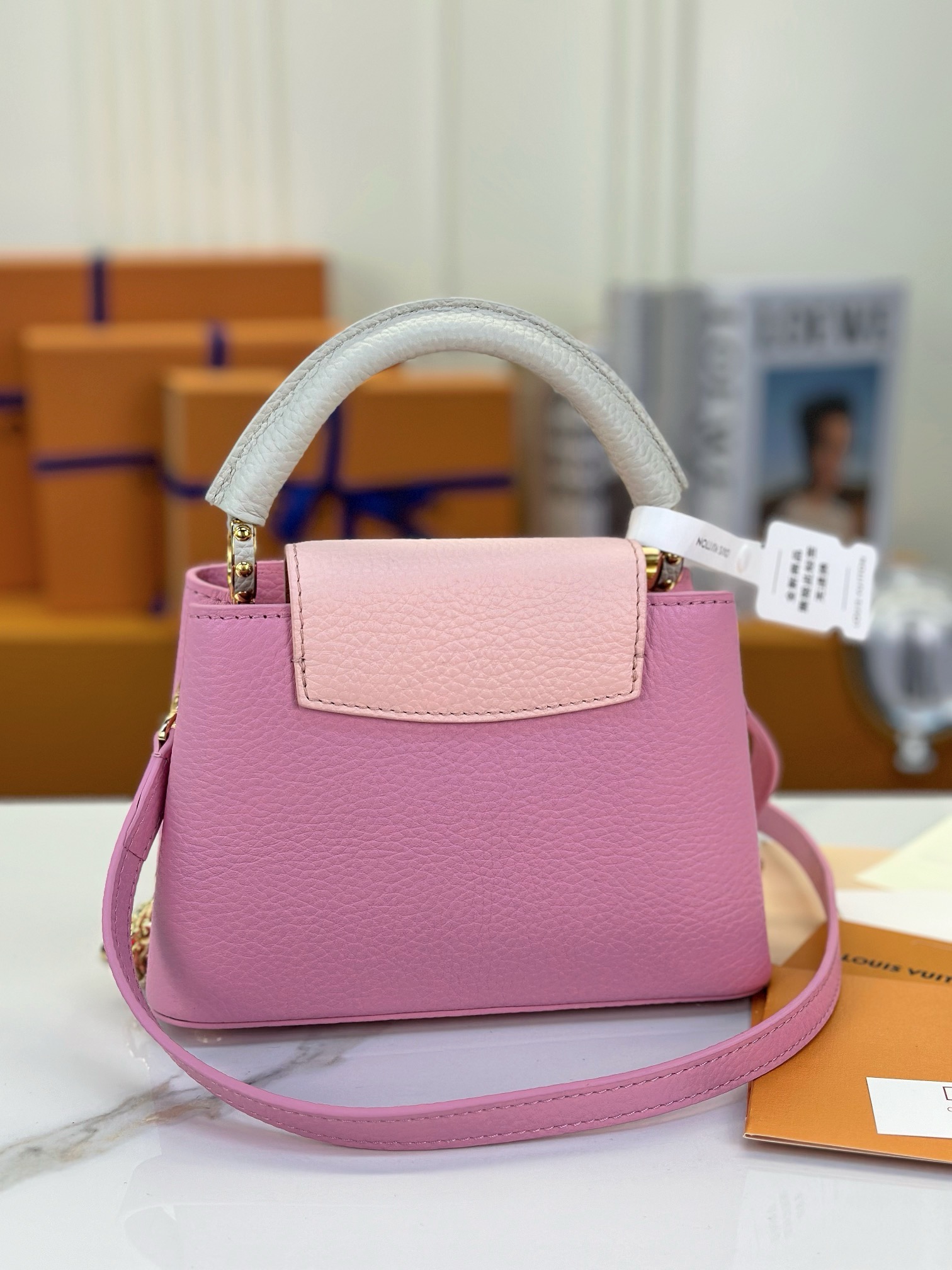 LV Capucines Mini bag M22375 21*14*8CM