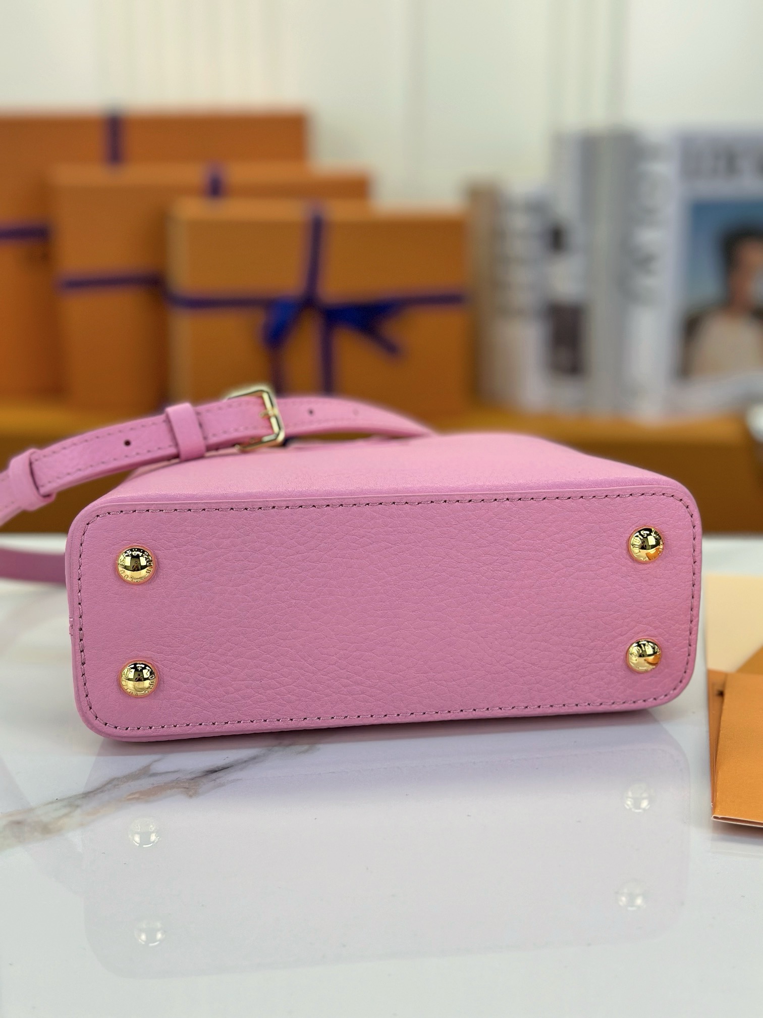 LV Capucines Mini bag M22375 21*14*8CM
