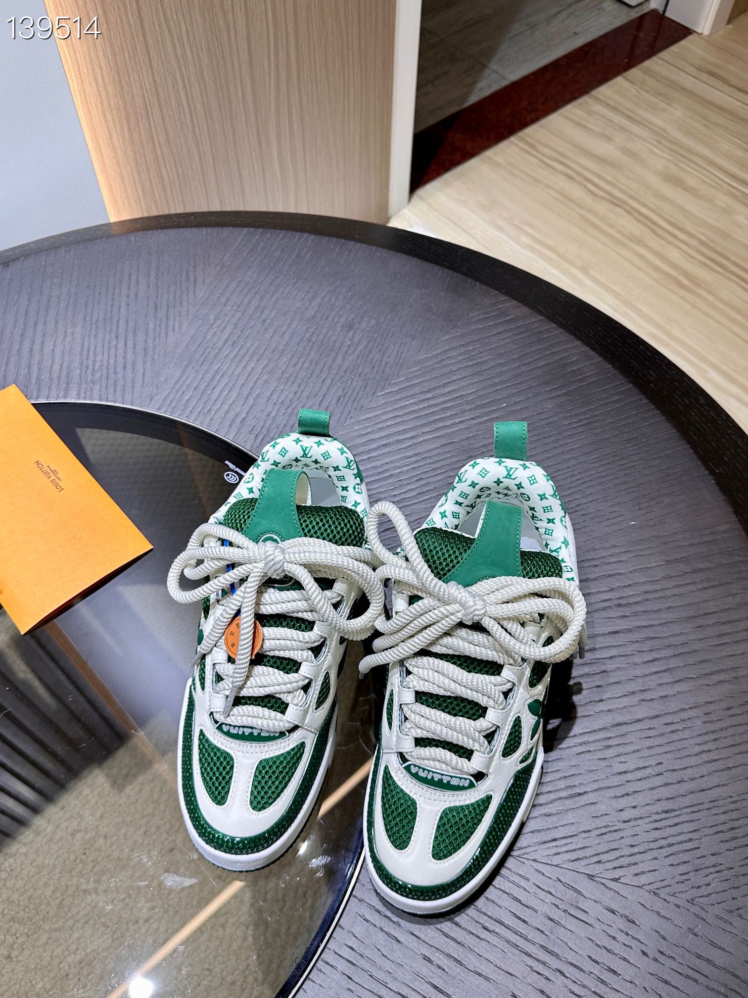 LV sneaker 2024081201