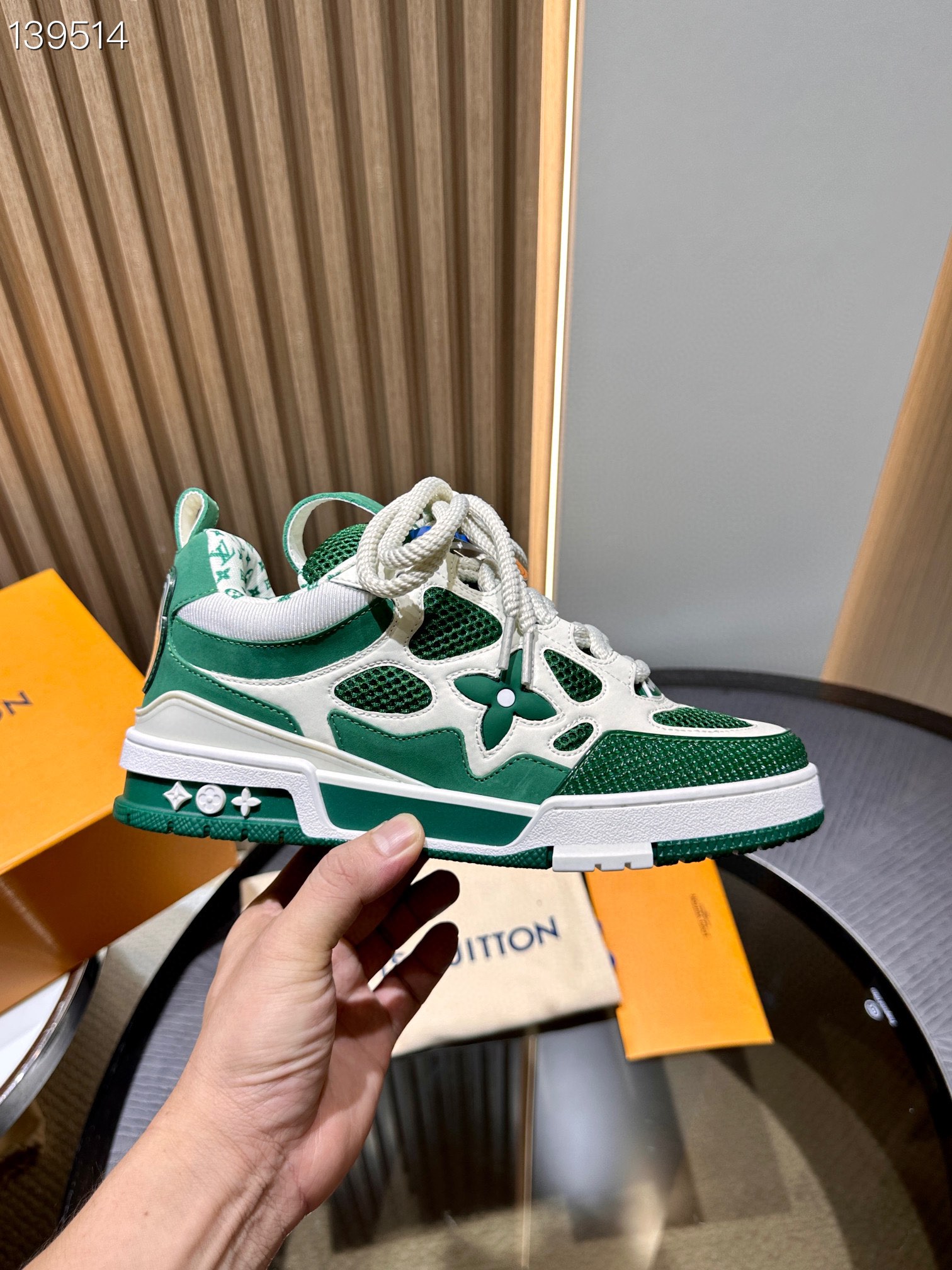 LV sneaker 2024081201