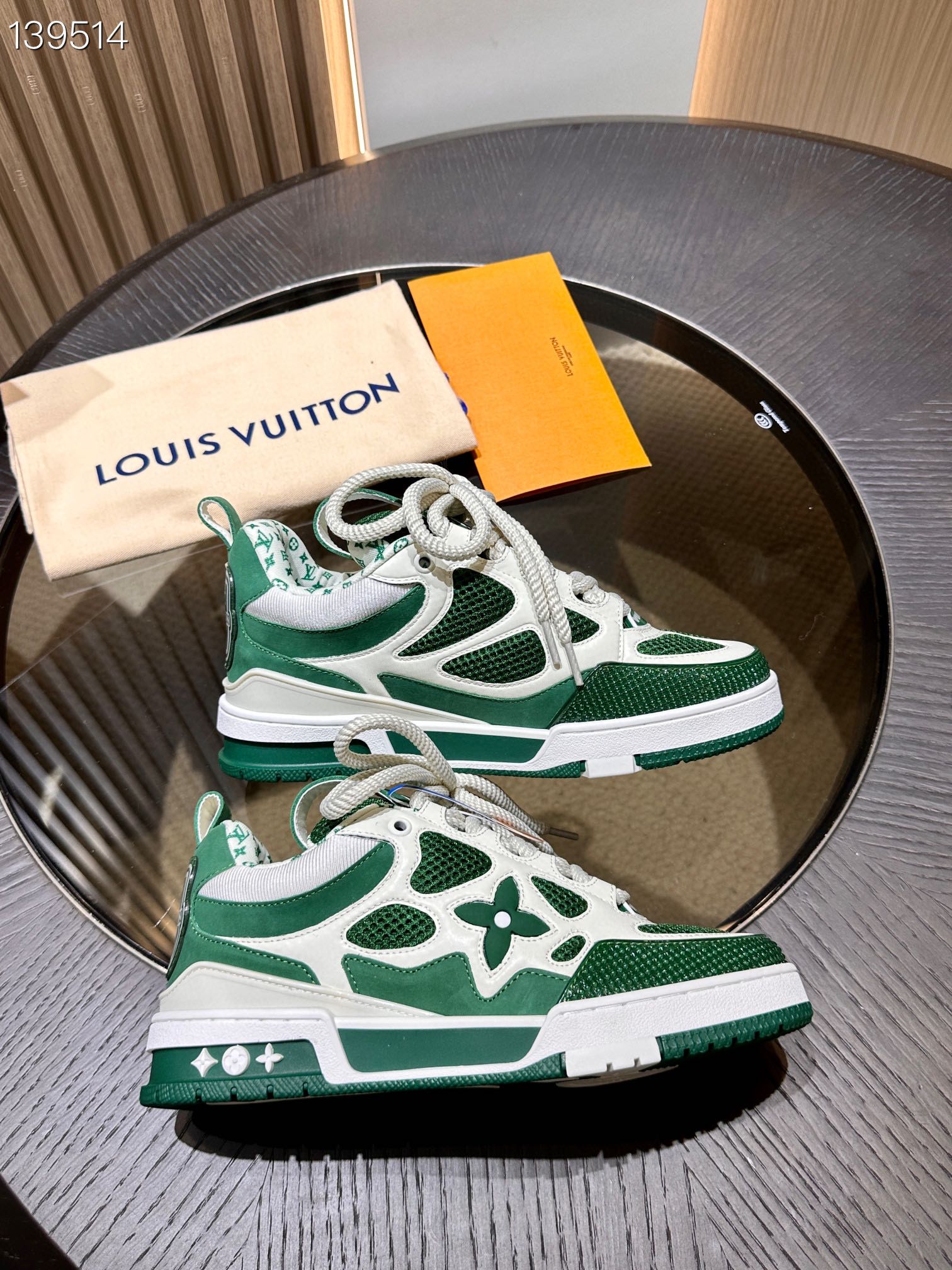LV sneaker 2024081201