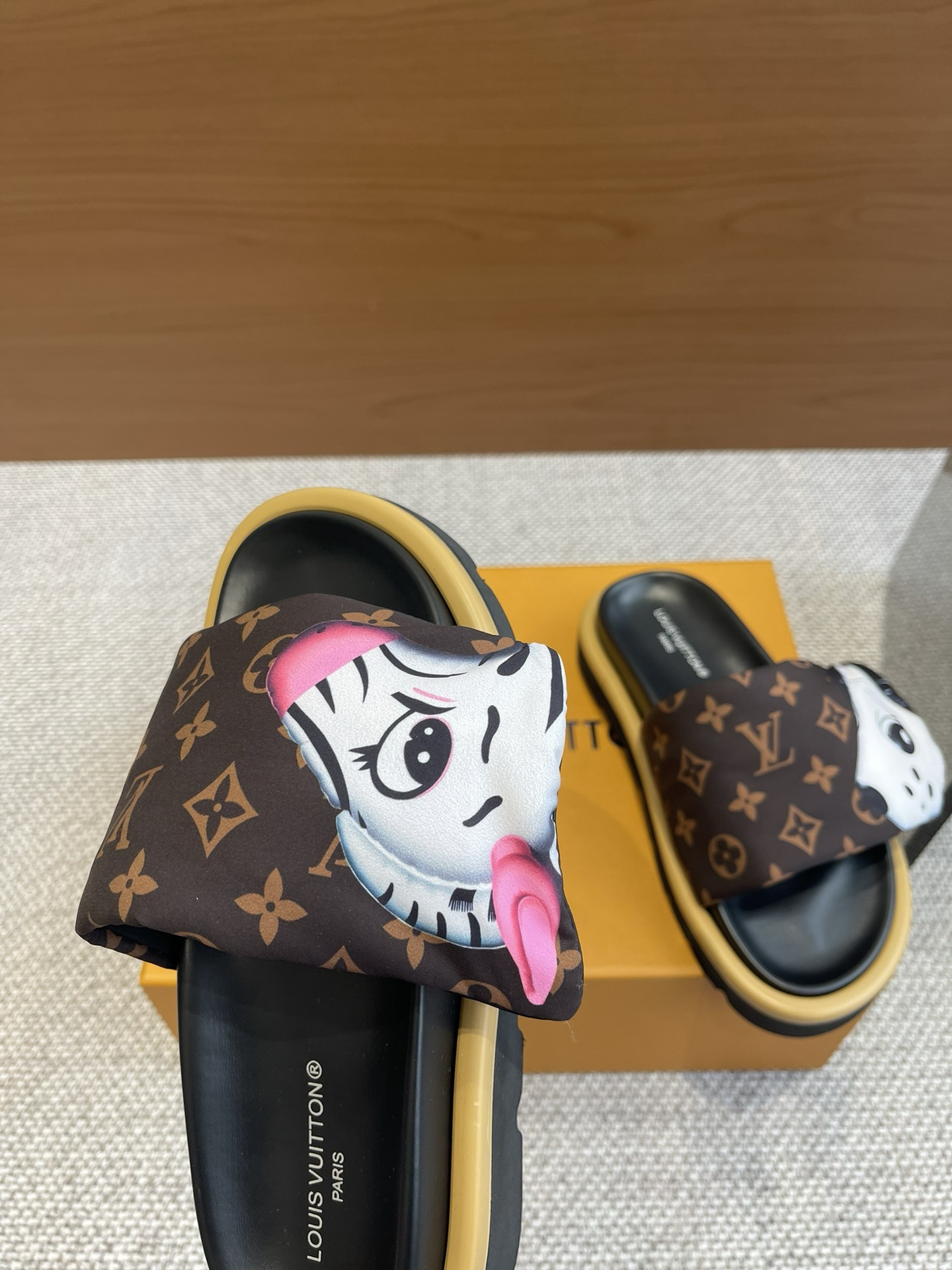 LV slipper 2024081401