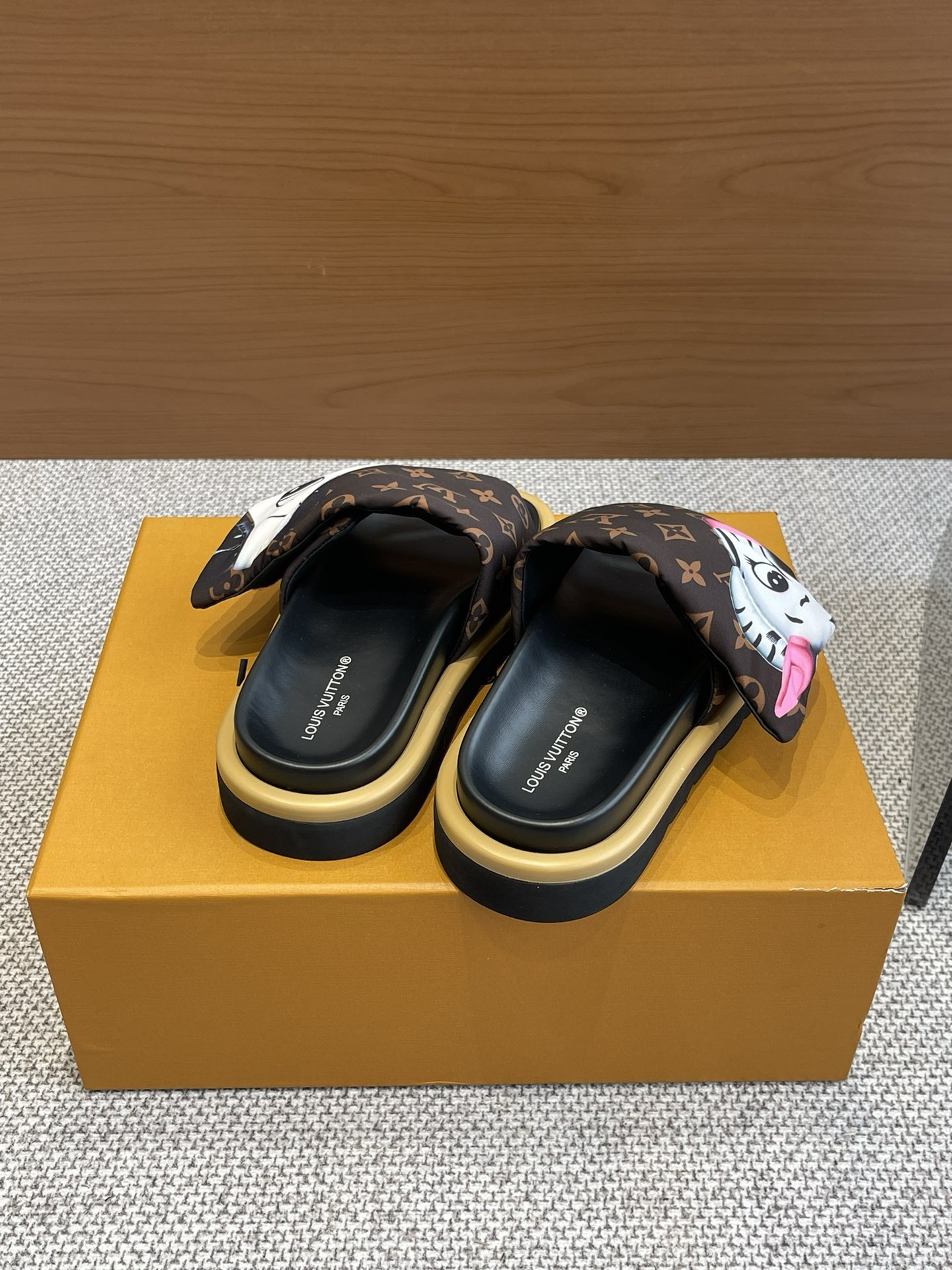 LV slipper 2024081401