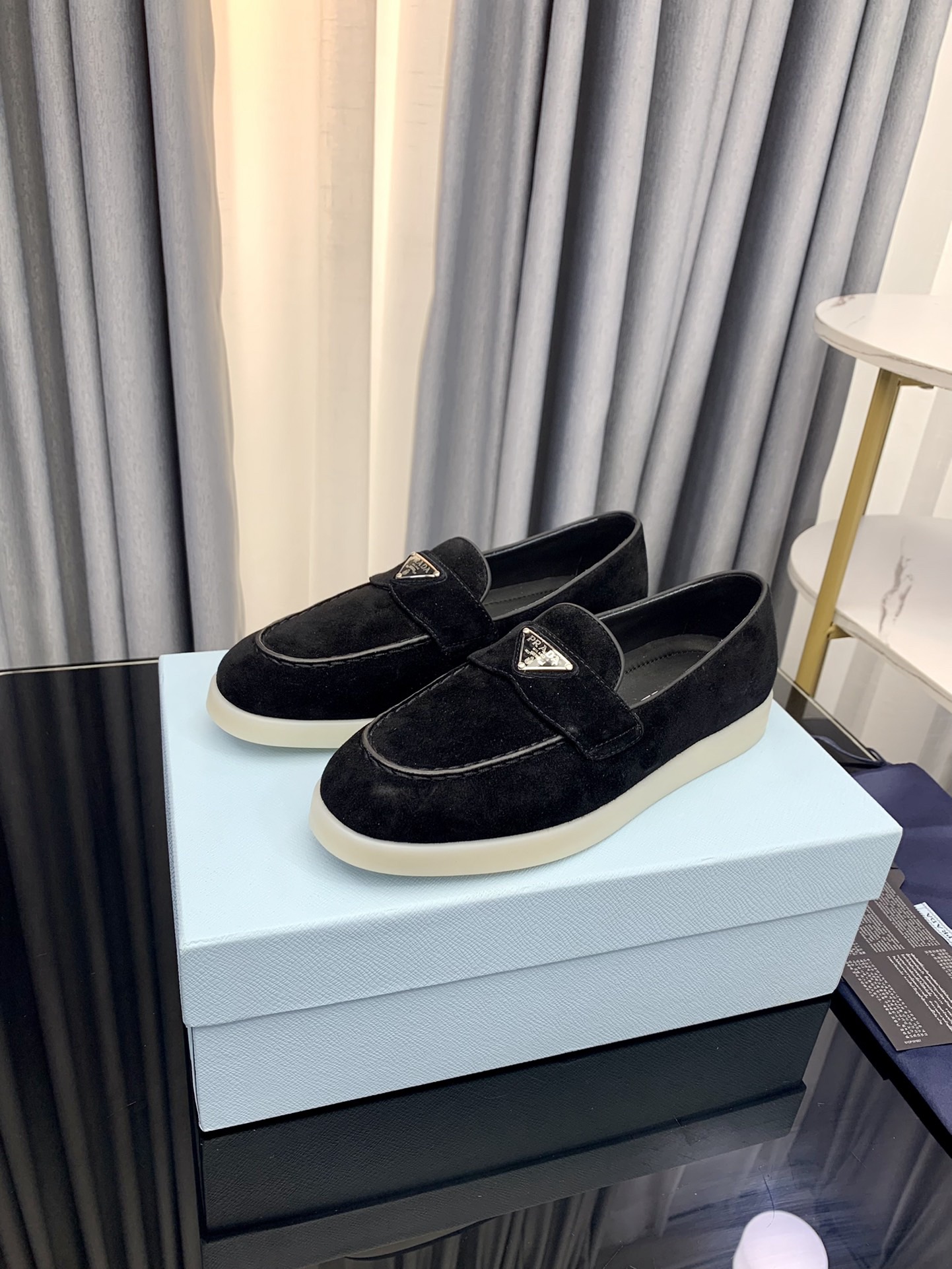 Pra*a shoes 2024081501