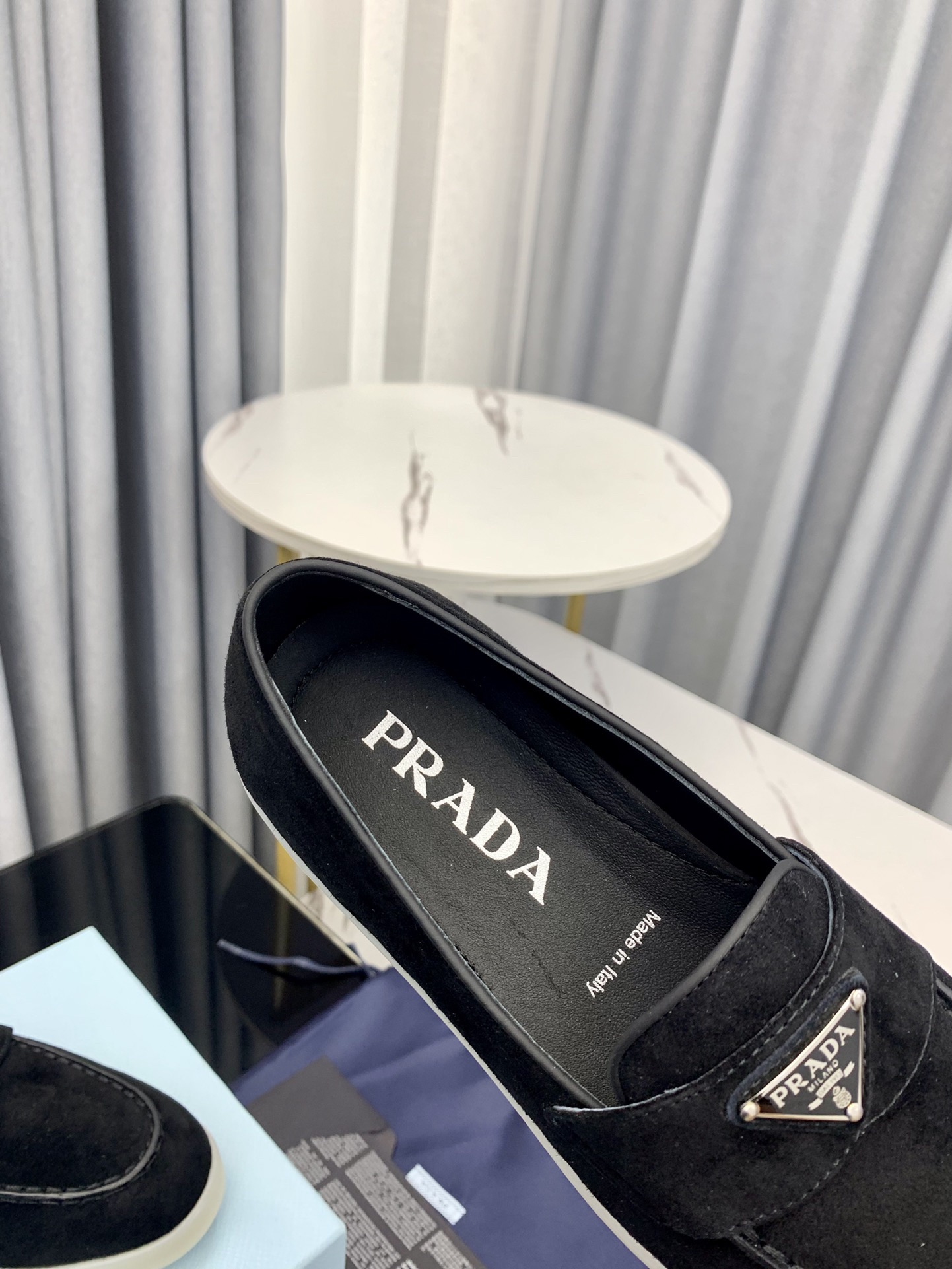 Pra*a shoes 2024081501