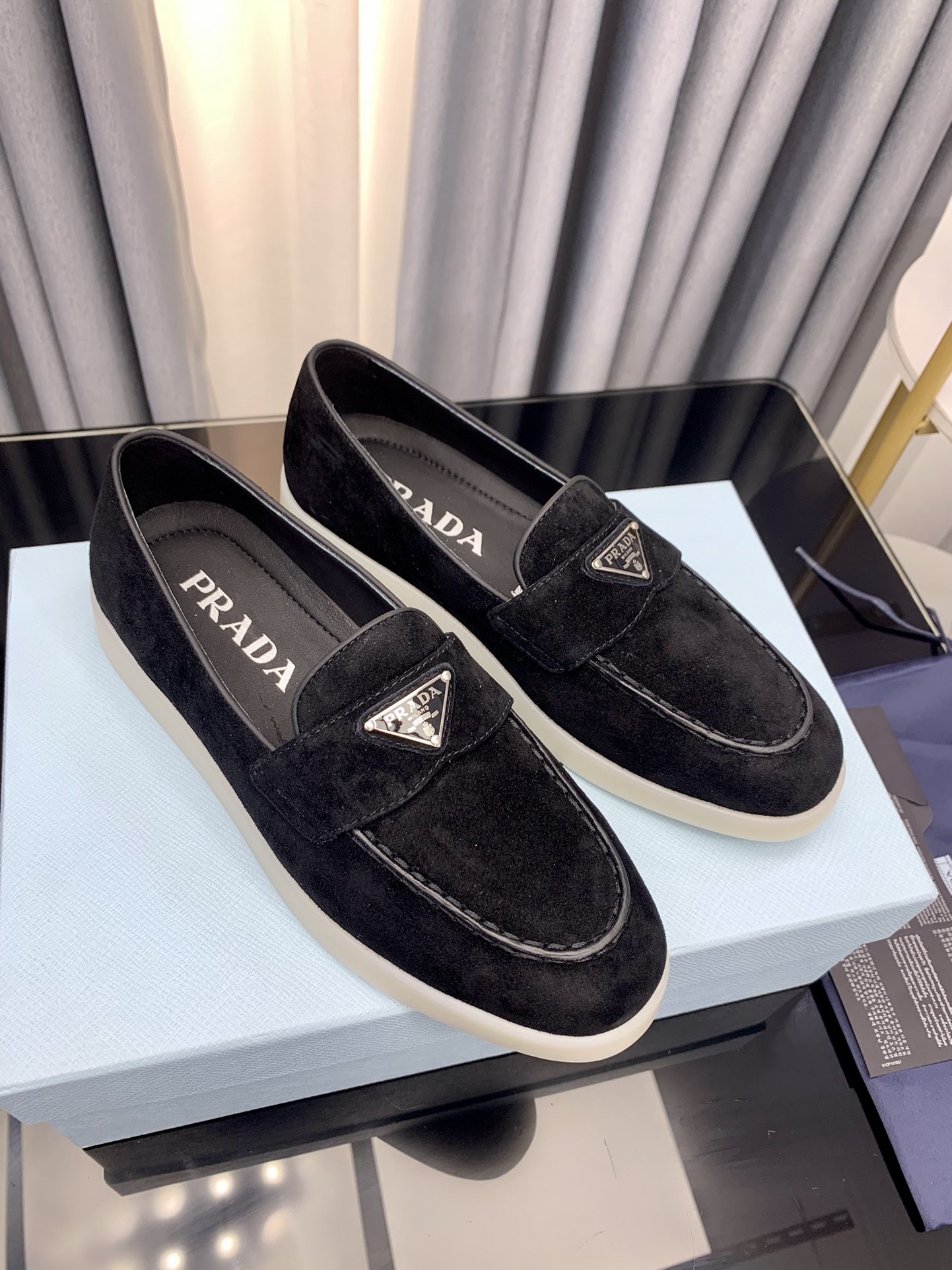 Pra*a shoes 2024081501