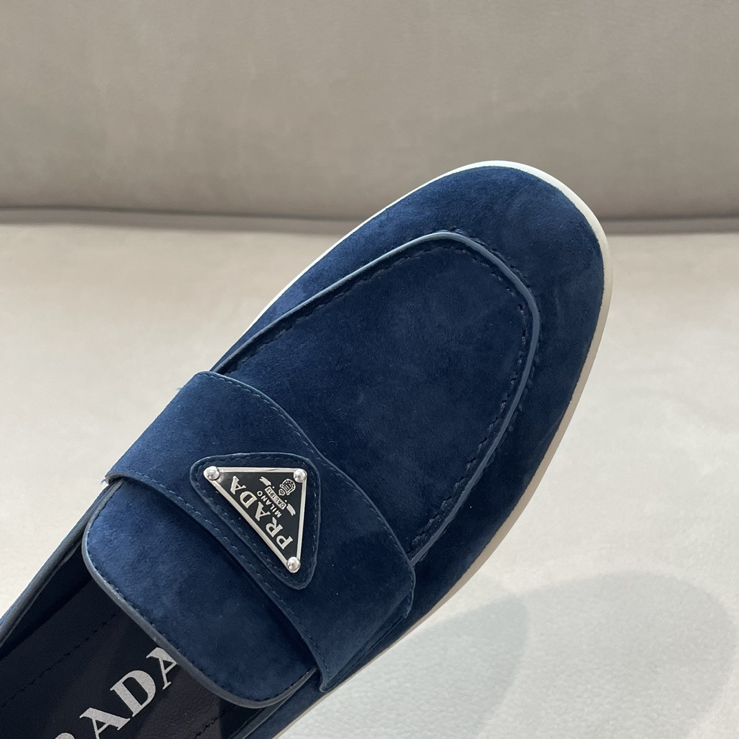 Pra*a shoes 2024081502